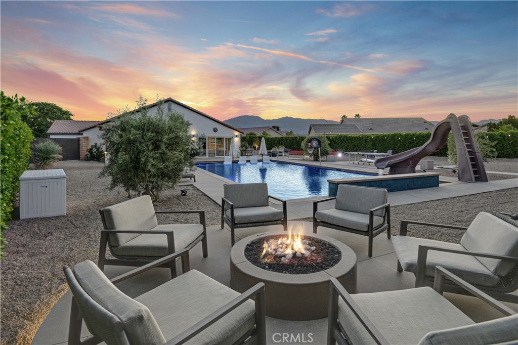 83390 La Costa Avenue