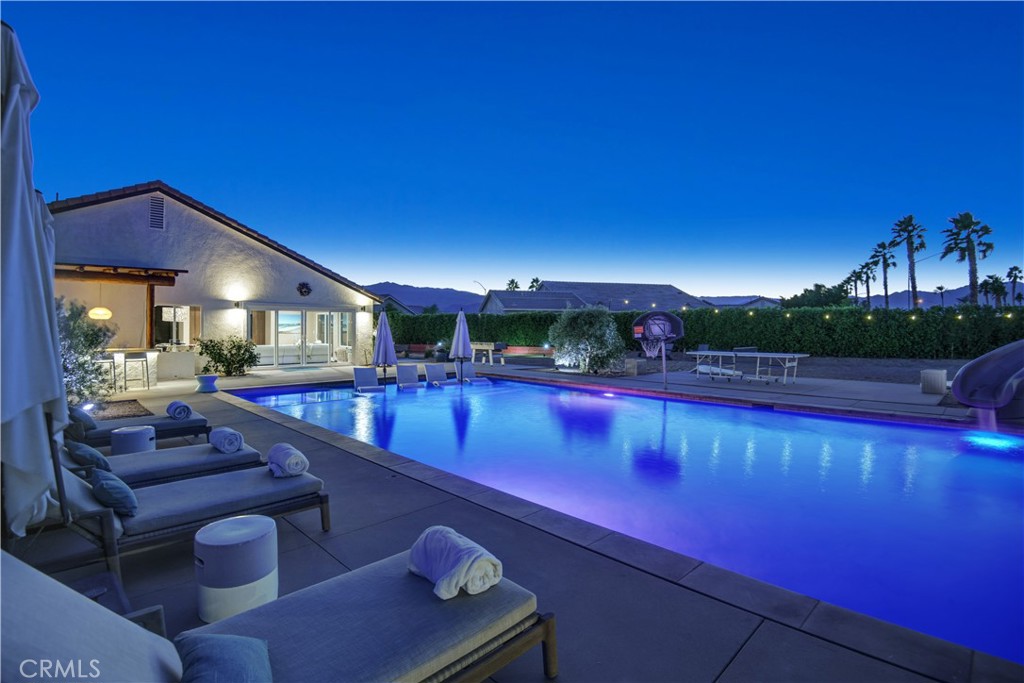 83390 La Costa Avenue