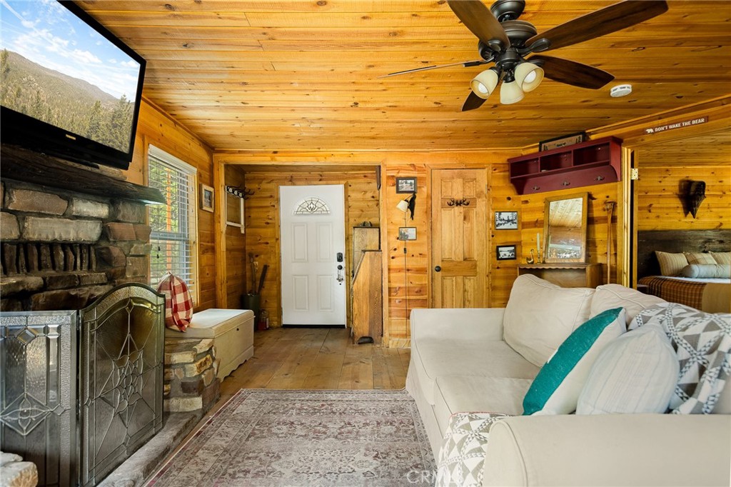 33400 Bluebird Drive