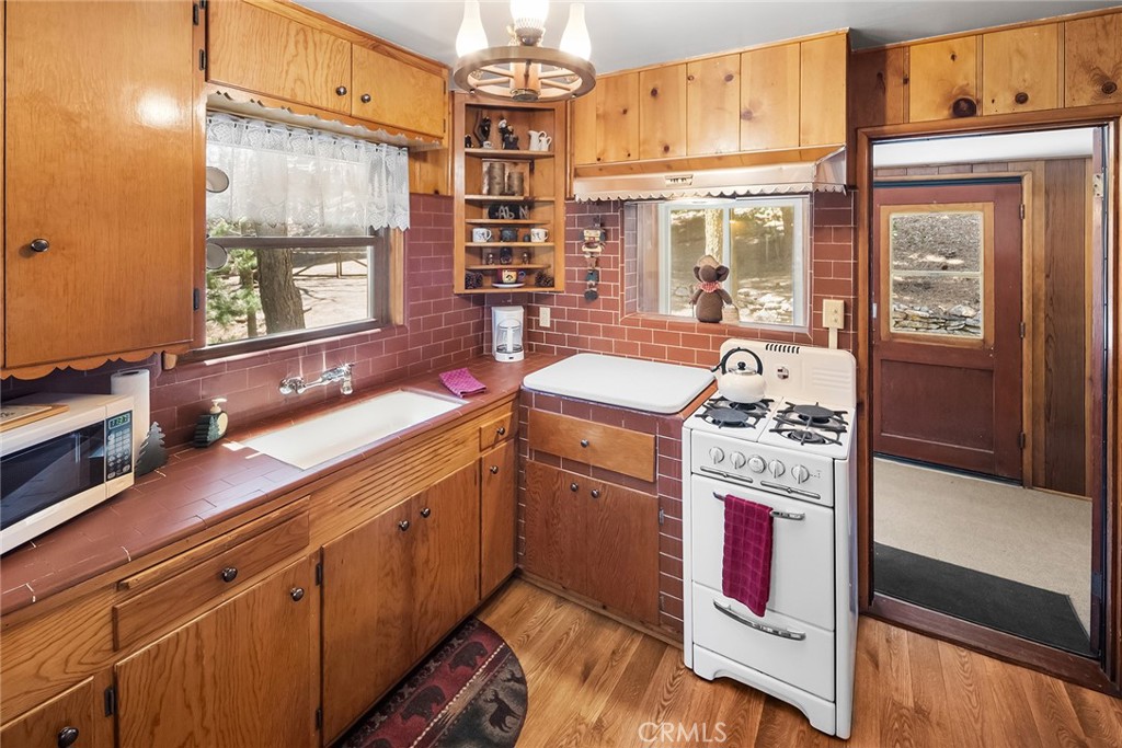 1163 Scenic Way