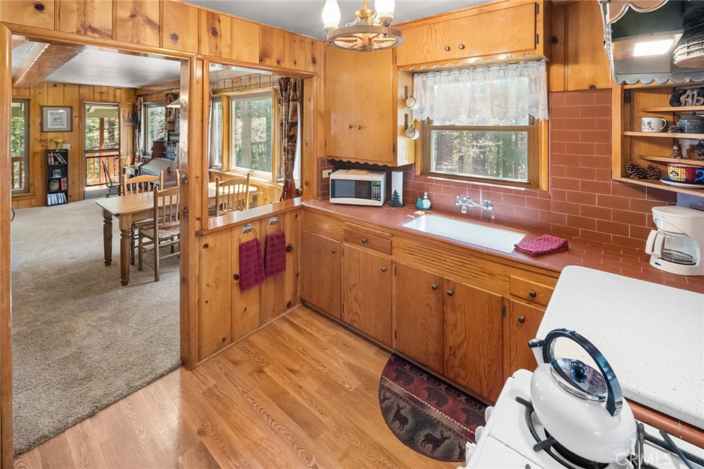 1163 Scenic Way