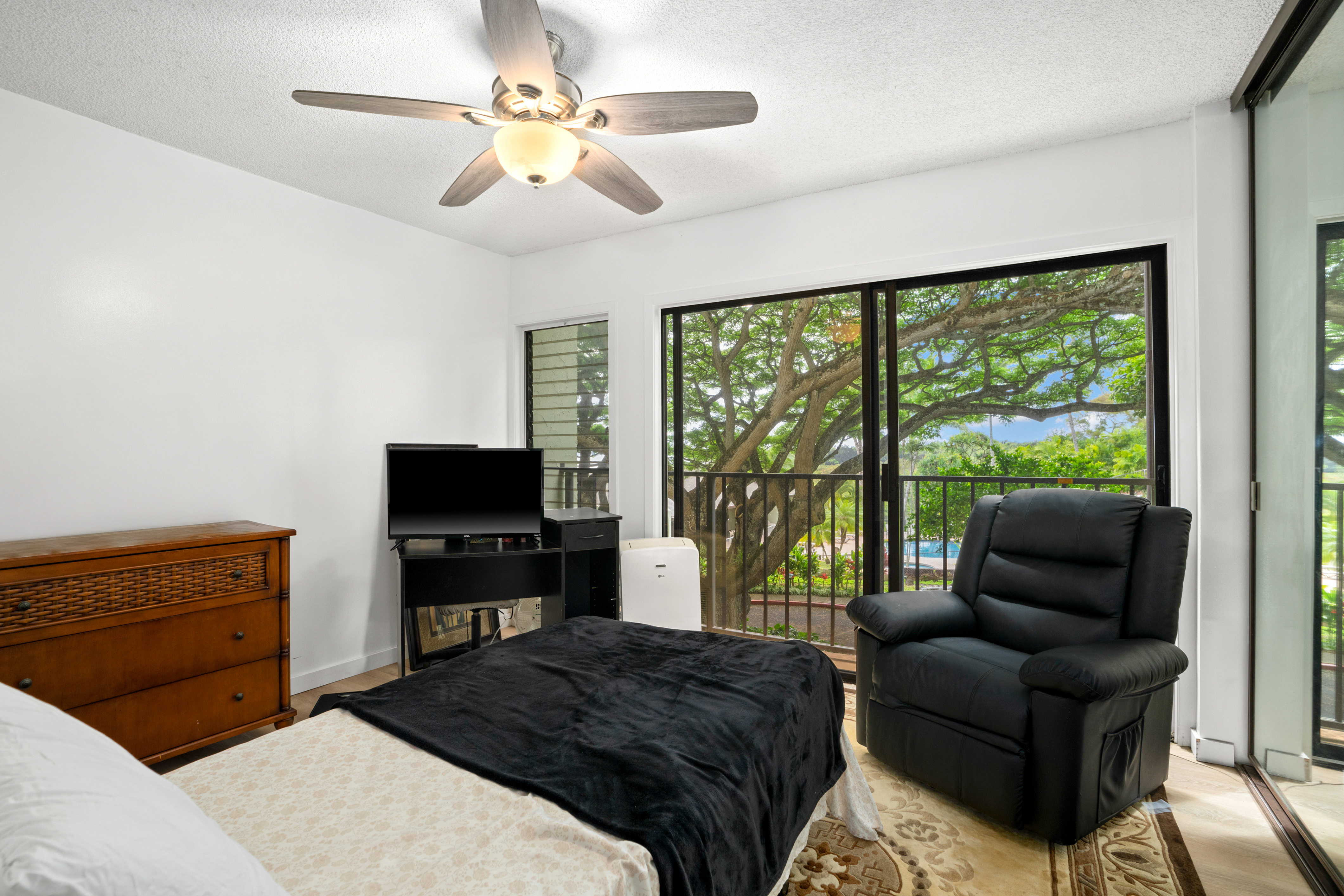 3-3400 KUHIO HWY B101