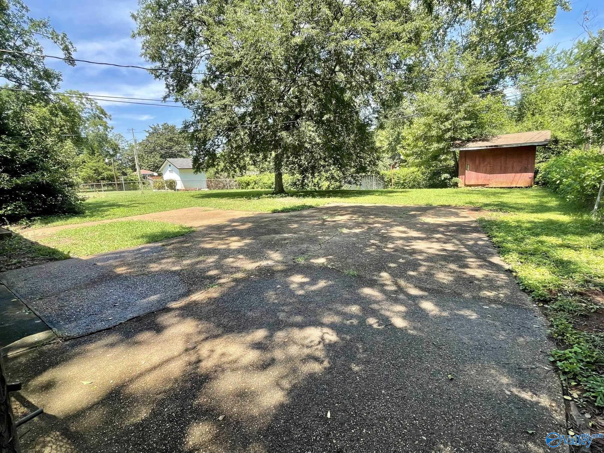 2116 Barrywood Road NW