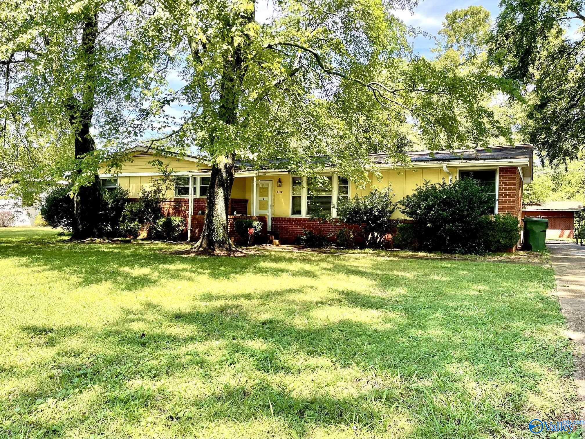 2116 Barrywood Road NW