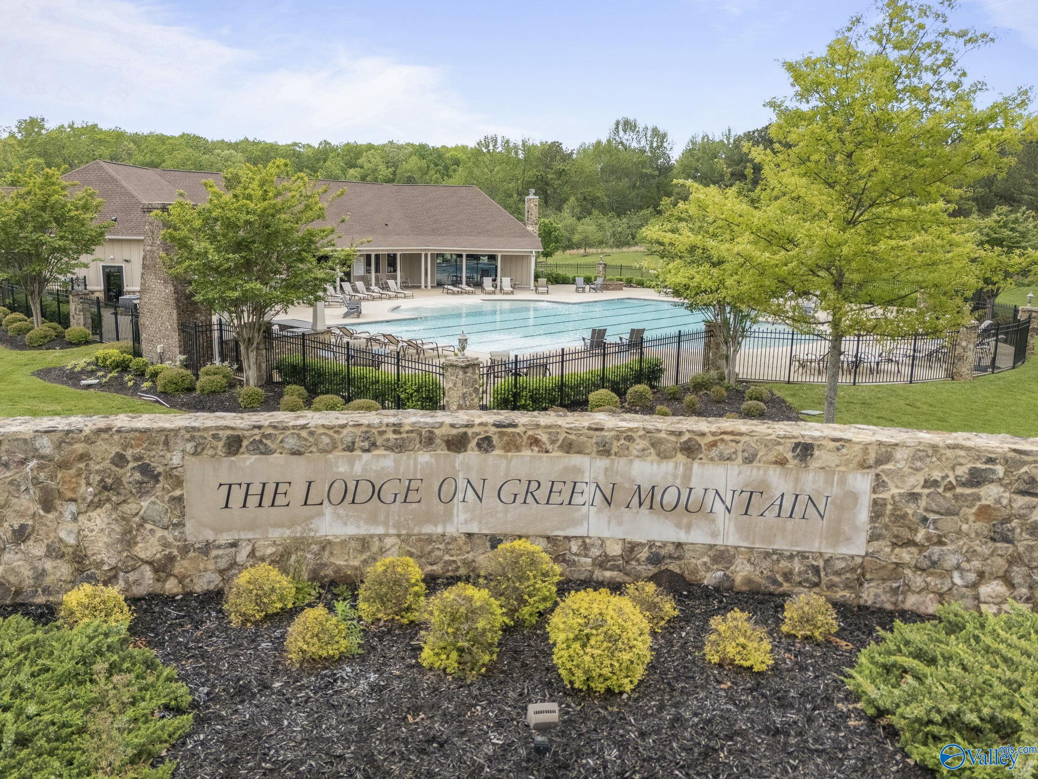 52 Bluff View Drive SE