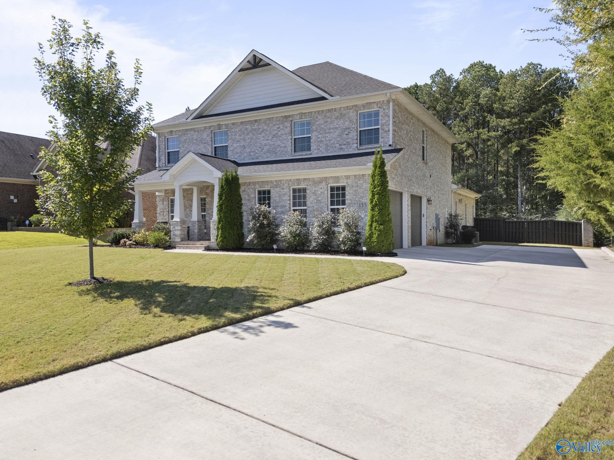 135 Huntsmen Lane