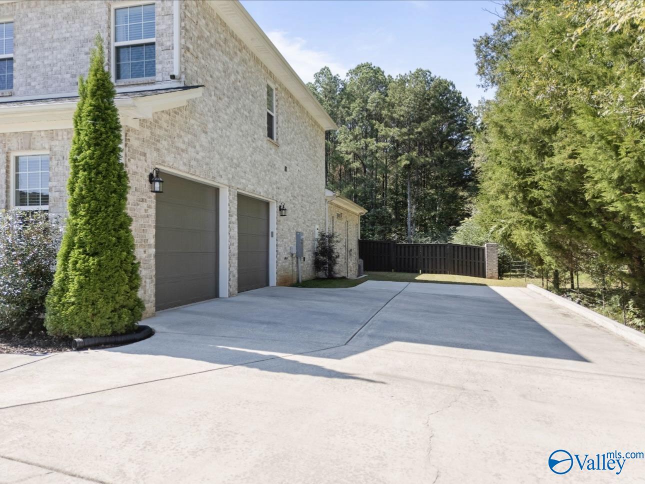 135 Huntsmen Lane