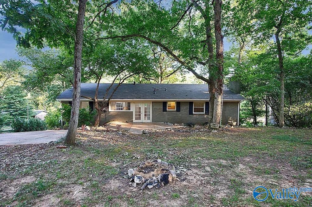 416 Owens Drive SE