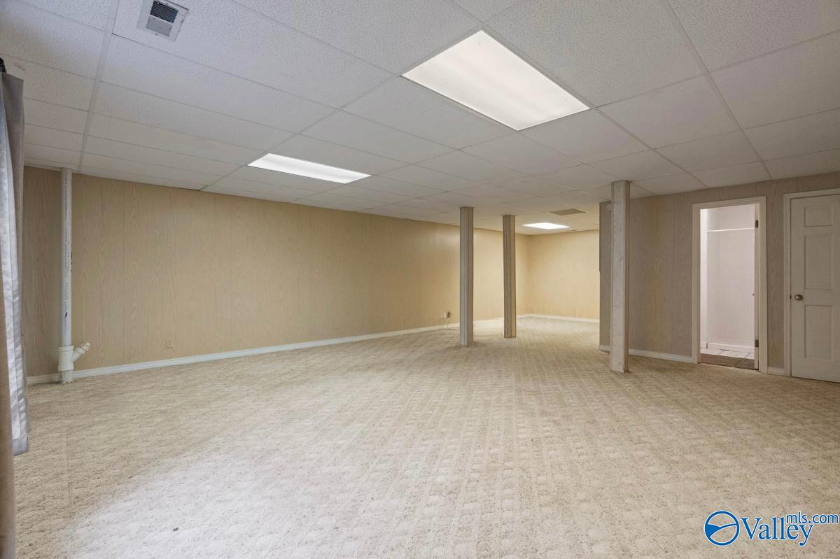 890 Narrow Lane