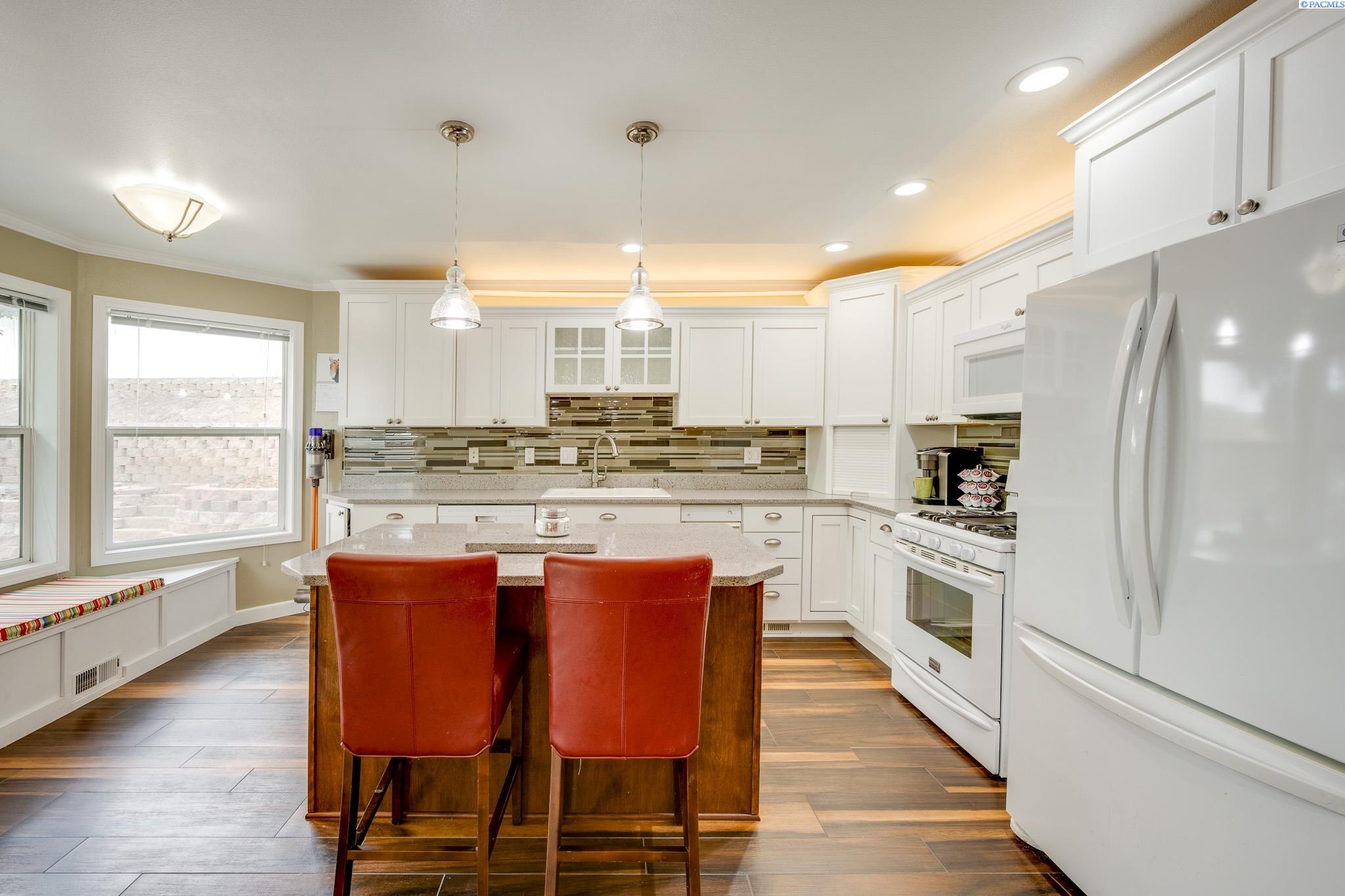 1335 SE Harvest Drive Unit Wonderful Home in an Excellent Location!