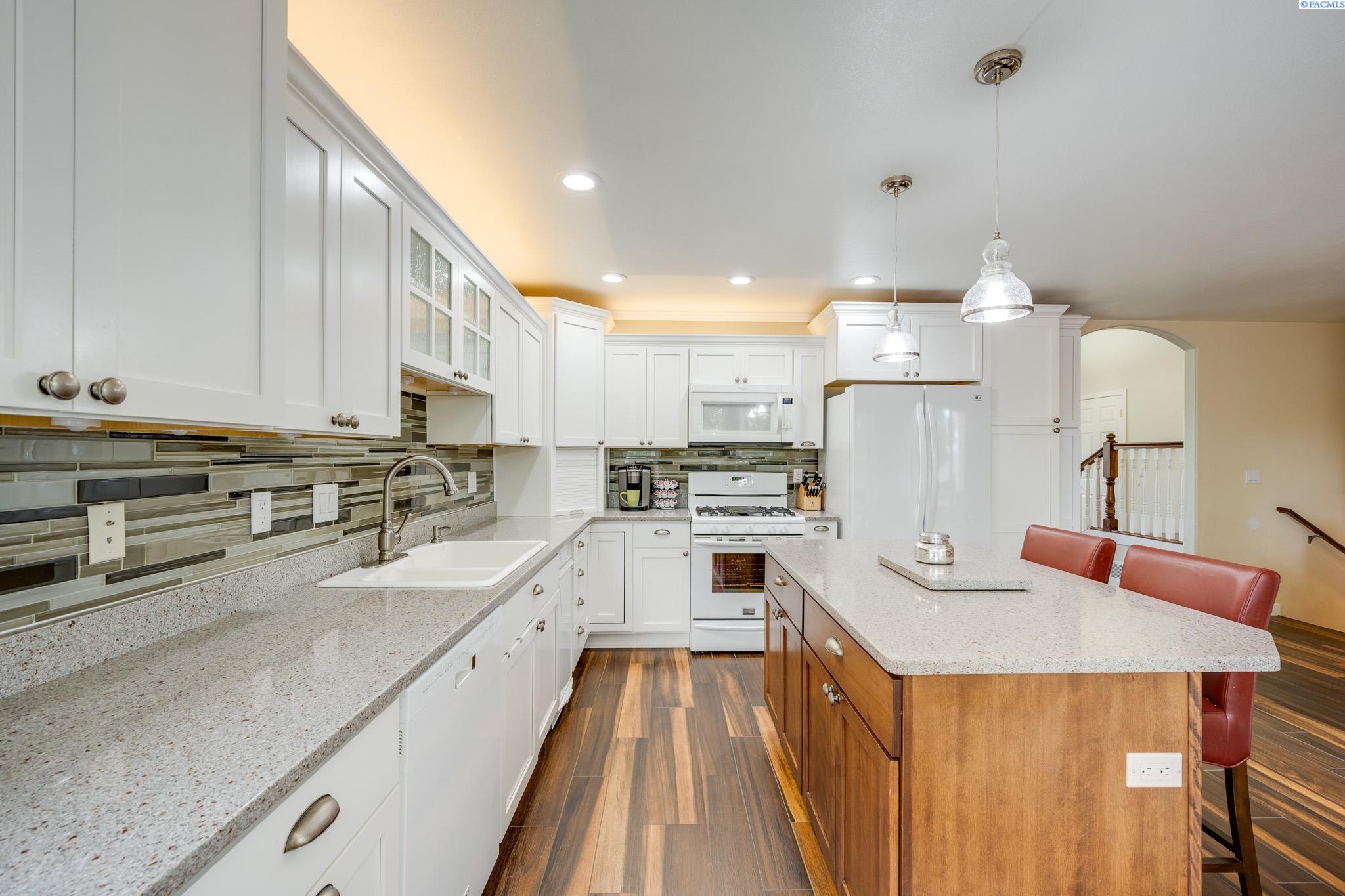 1335 SE Harvest Drive Unit Wonderful Home in an Excellent Location!