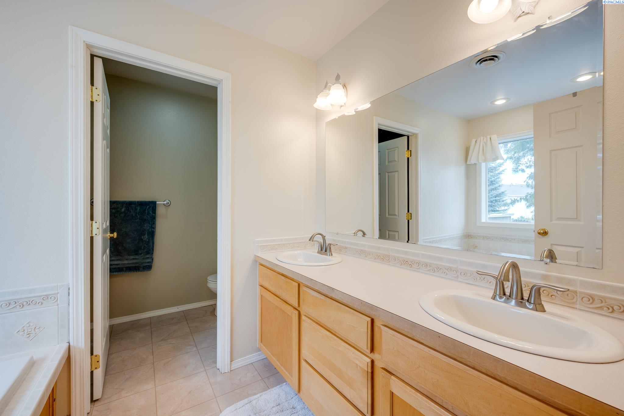 1335 SE Harvest Drive Unit Wonderful Home in an Excellent Location!