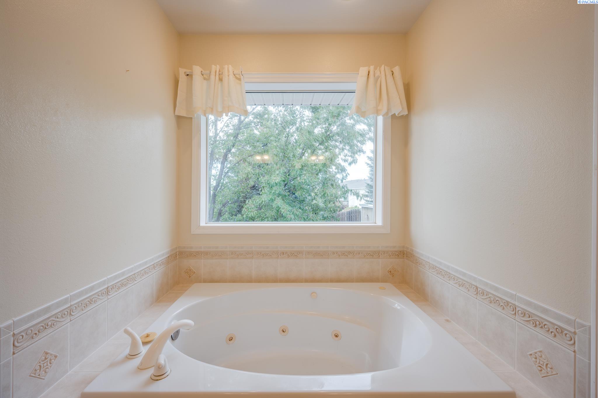 1335 SE Harvest Drive Unit Wonderful Home in an Excellent Location!