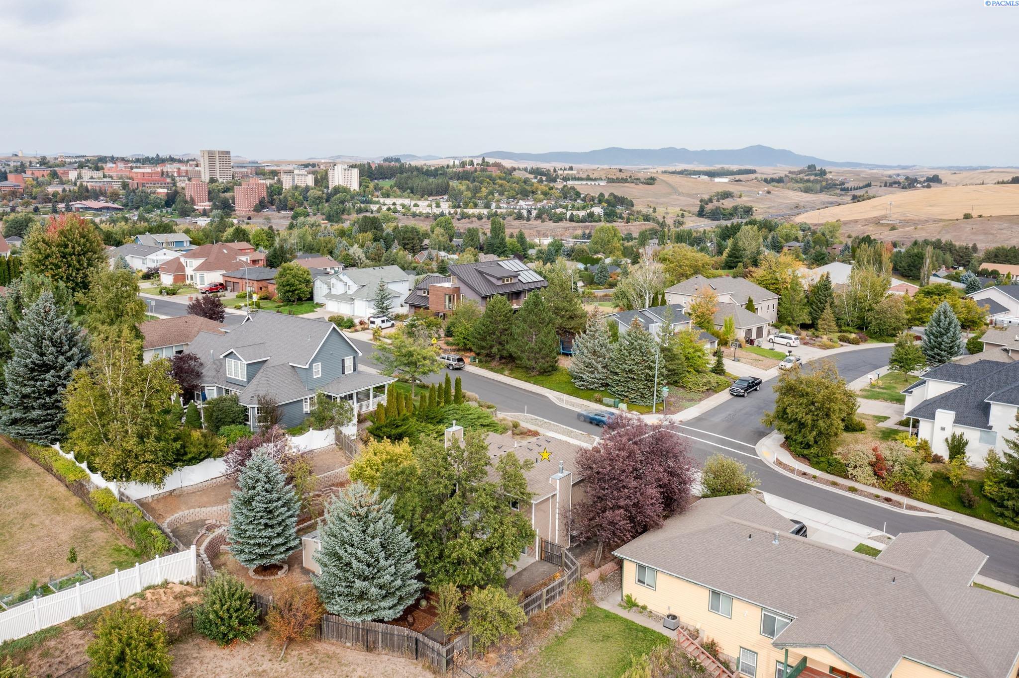 1335 SE Harvest Drive Unit Wonderful Home in an Excellent Location!