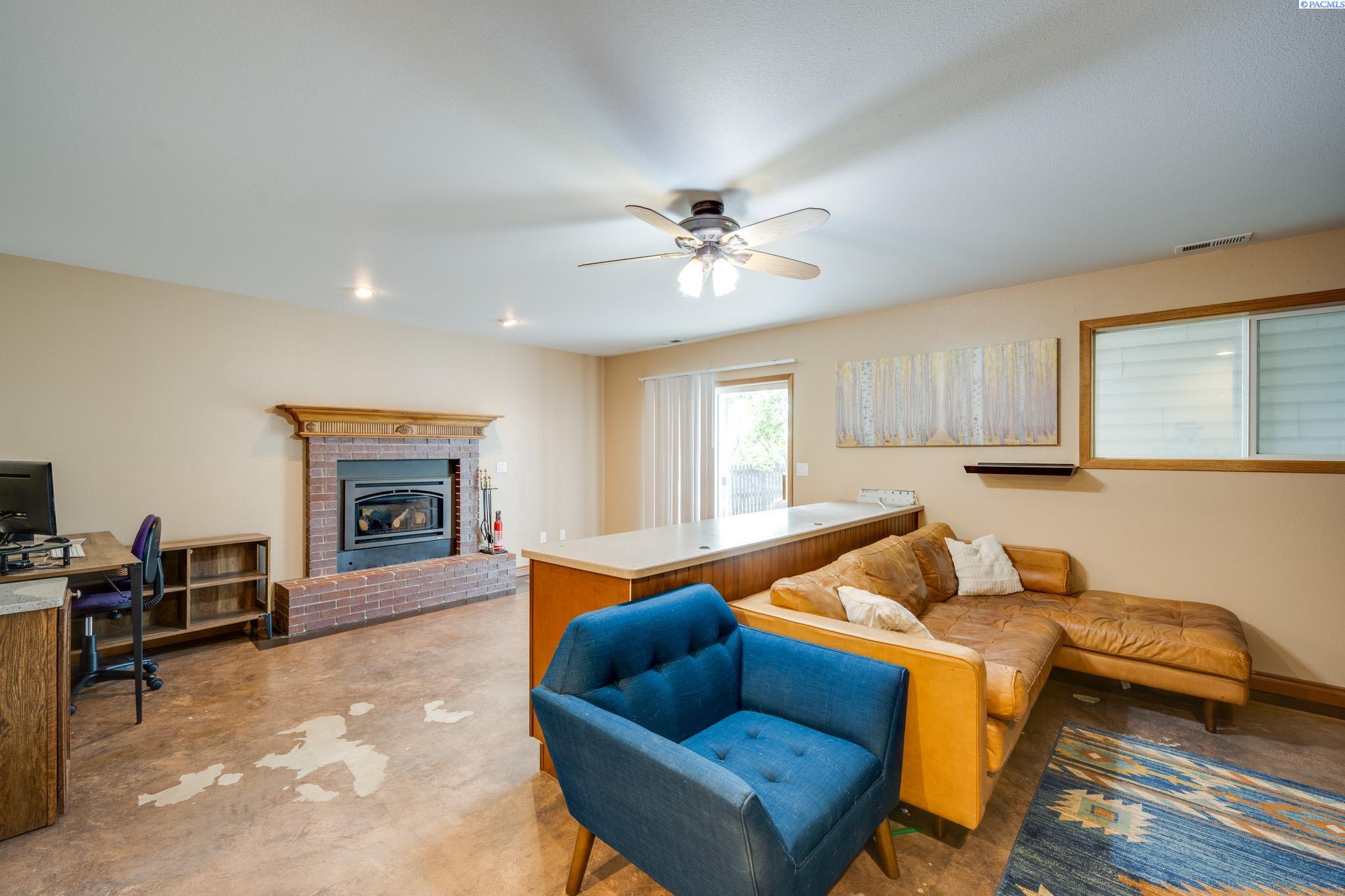 1335 SE Harvest Drive Unit Wonderful Home in an Excellent Location!