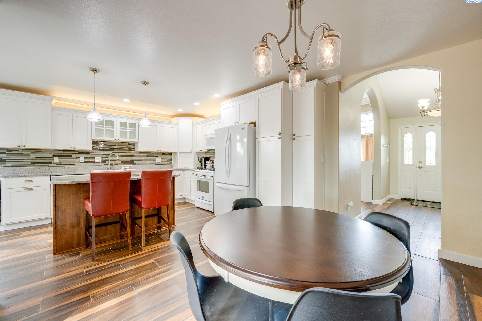 1335 SE Harvest Drive Unit Wonderful Home in an Excellent Location!