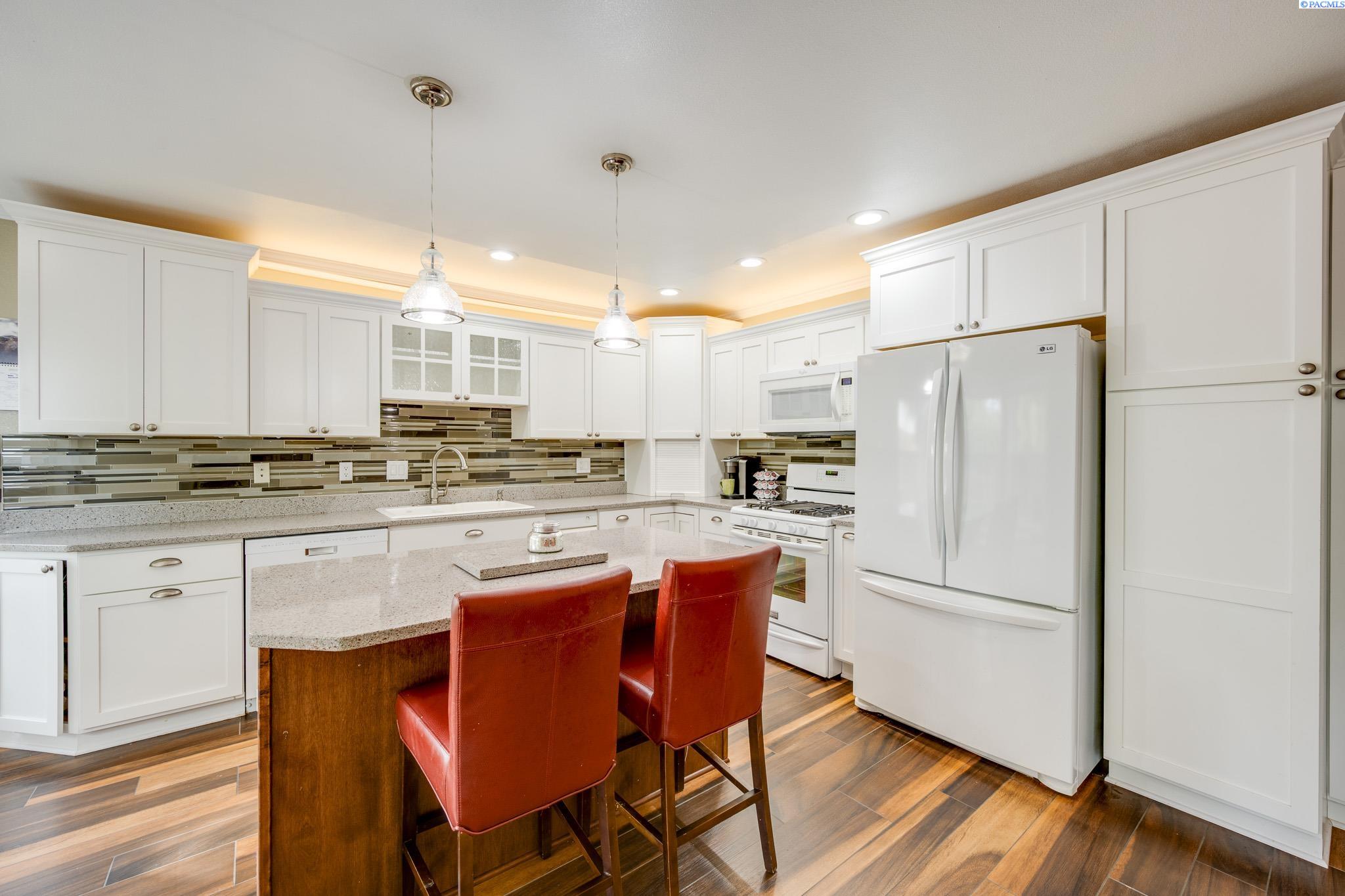 1335 SE Harvest Drive Unit Wonderful Home in an Excellent Location!