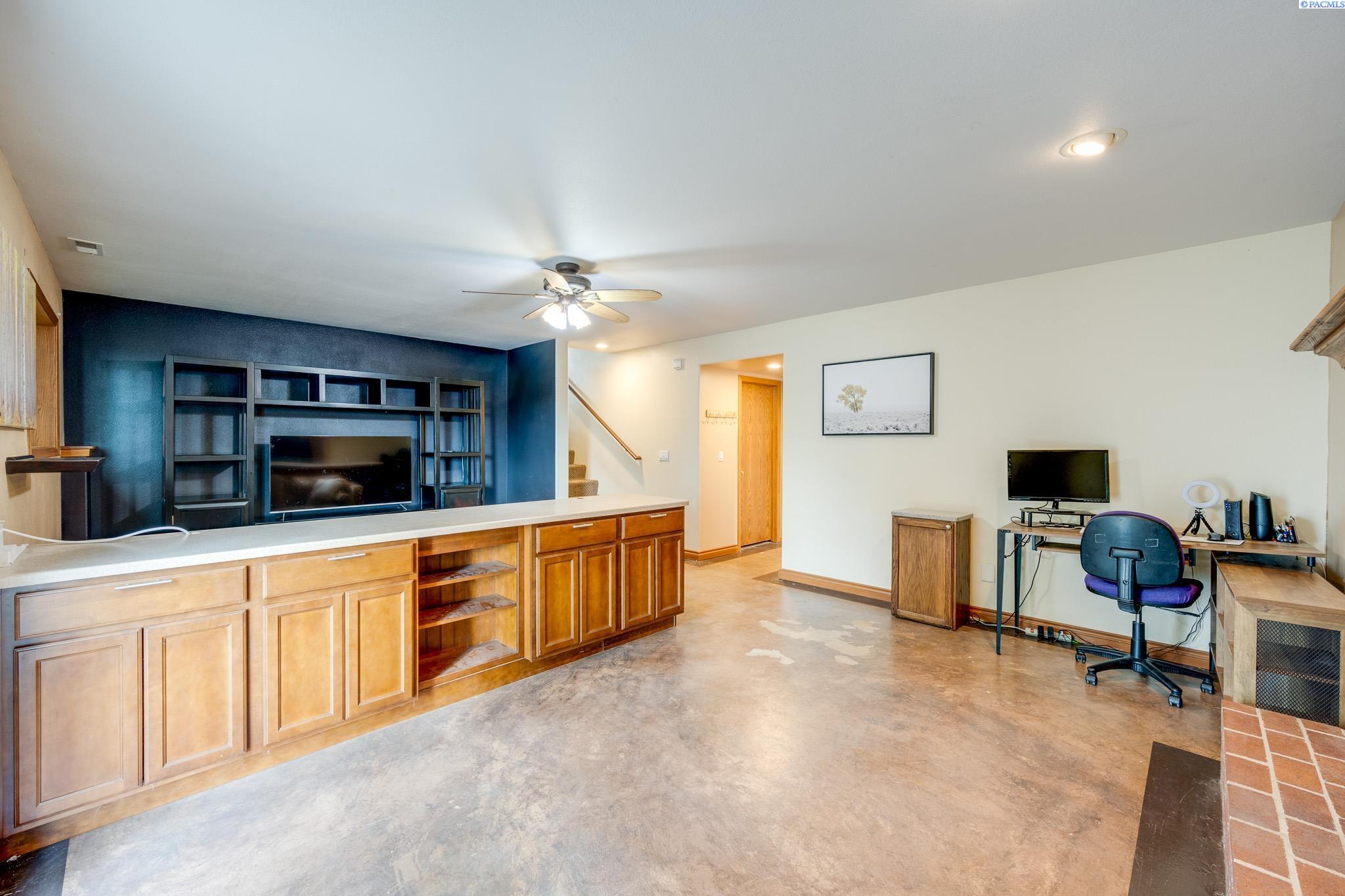 1335 SE Harvest Drive Unit Wonderful Home in an Excellent Location!