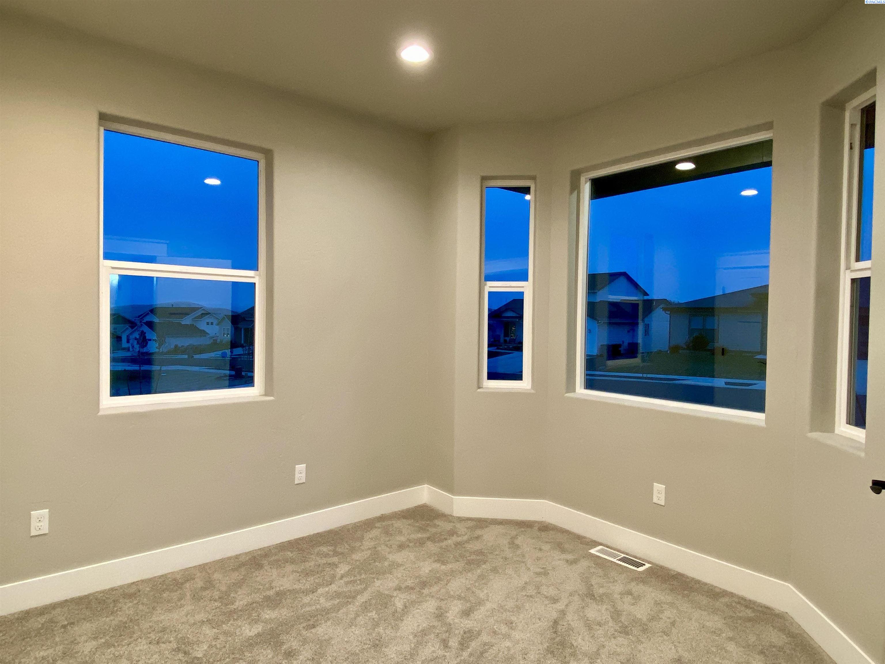 2085 NW Canyon View Dr