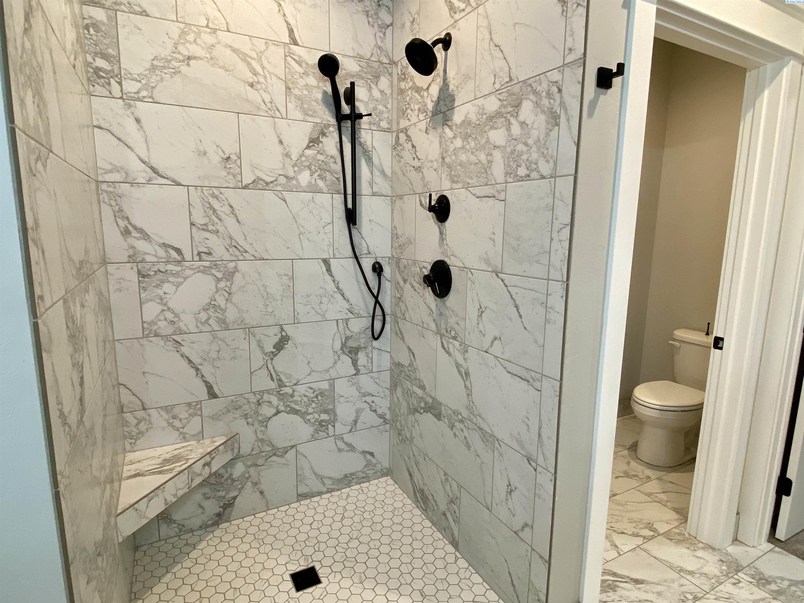 2085 NW Canyon View Dr