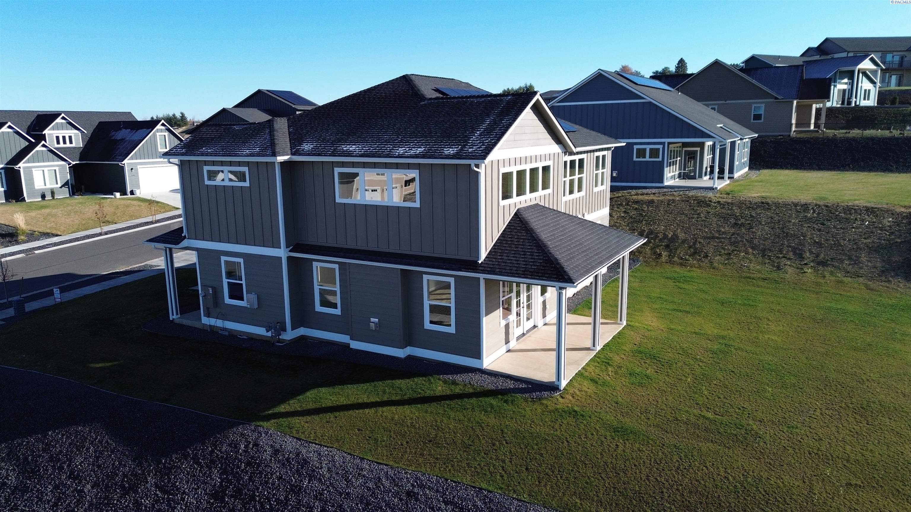 2085 NW Canyon View Dr