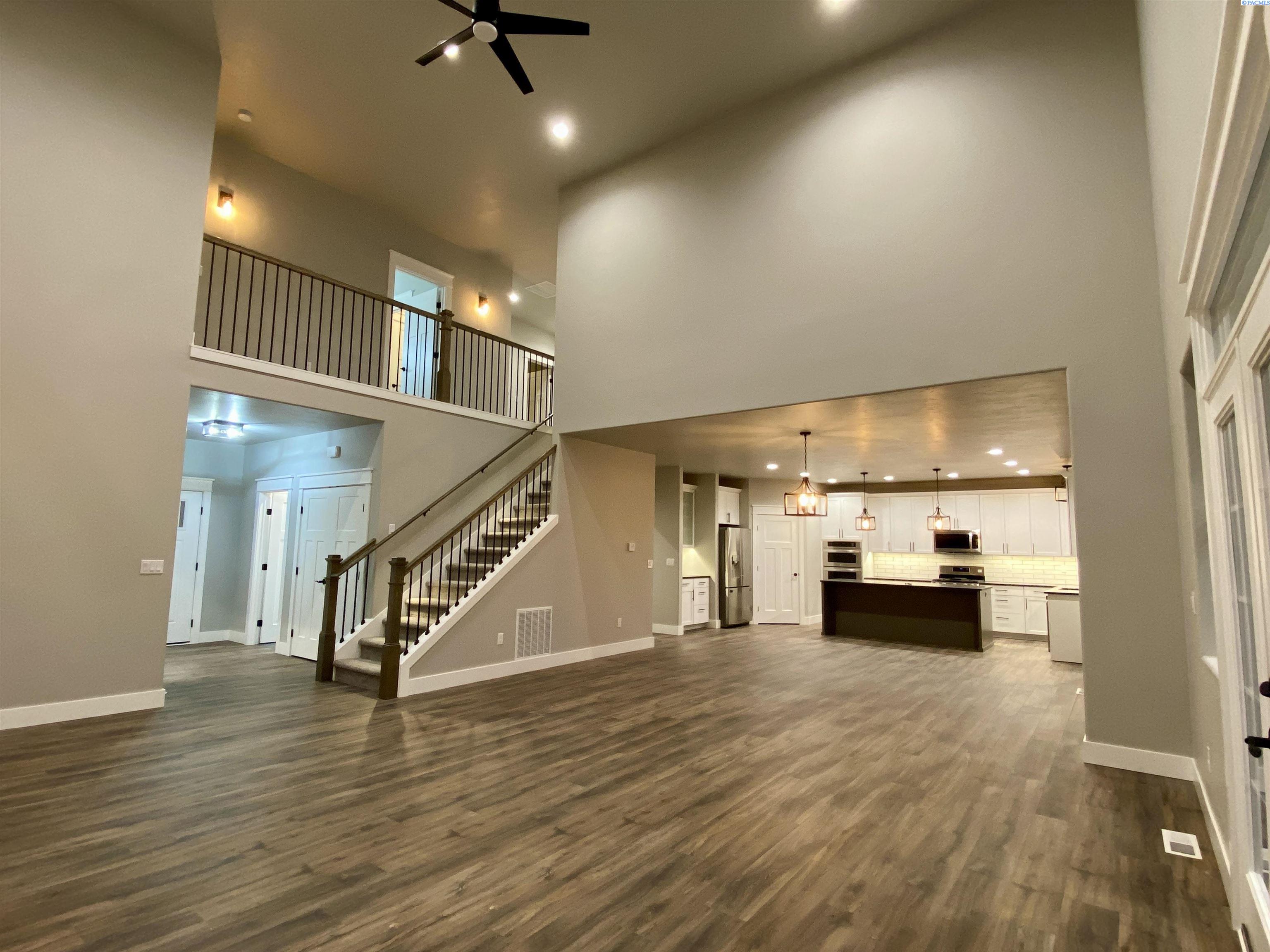 2085 NW Canyon View Dr