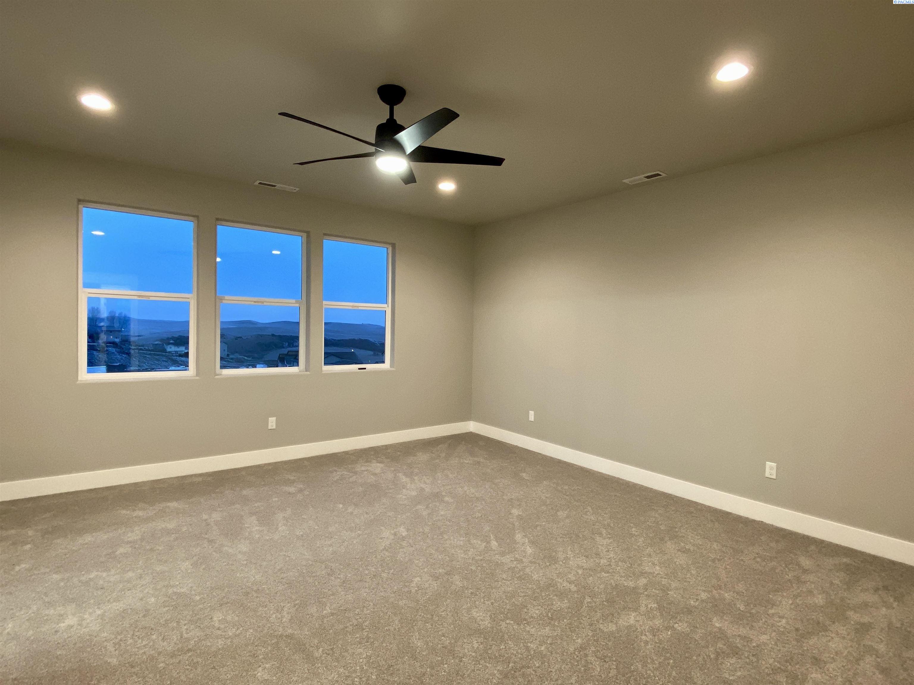 2085 NW Canyon View Dr