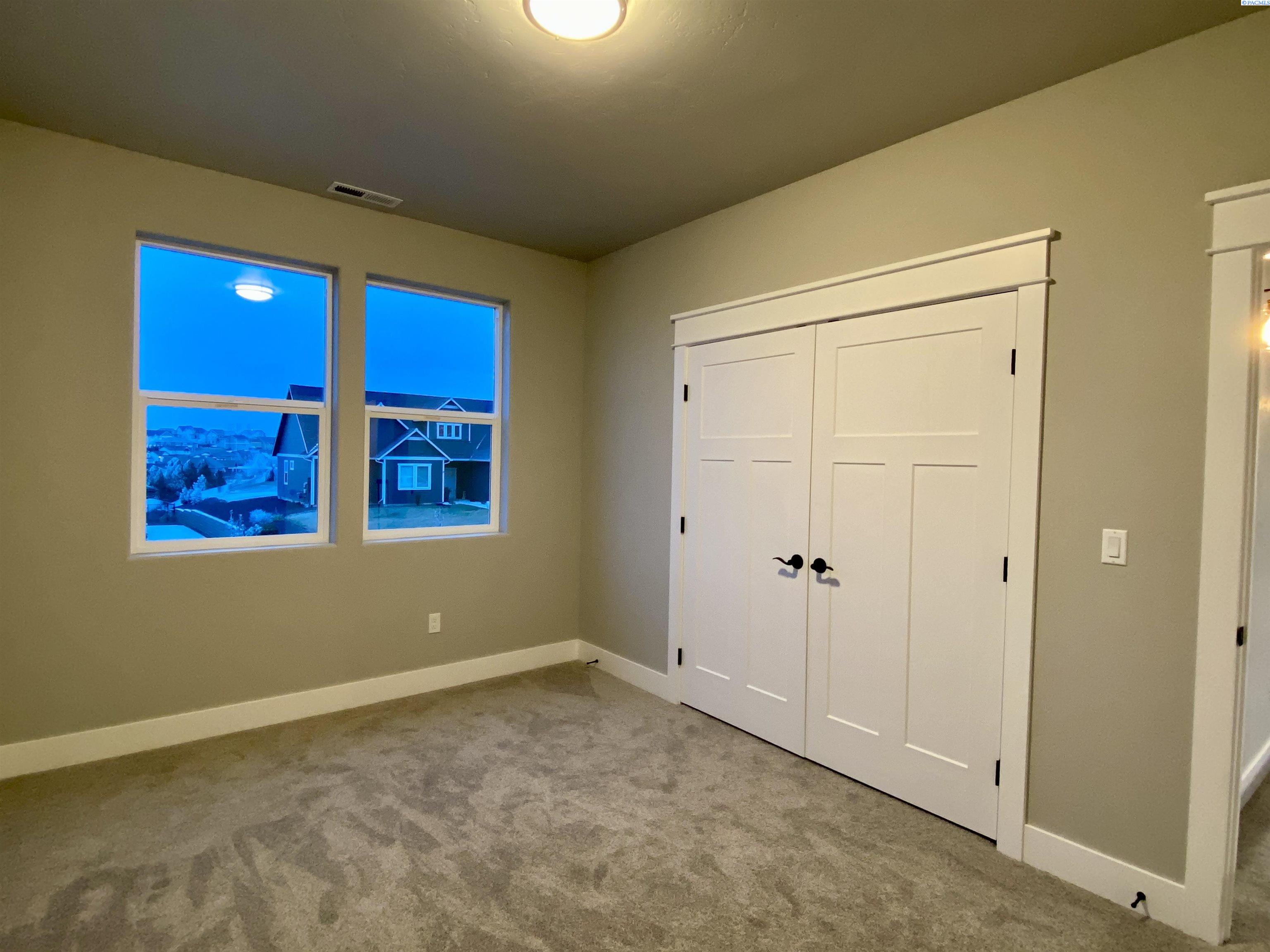 2085 NW Canyon View Dr