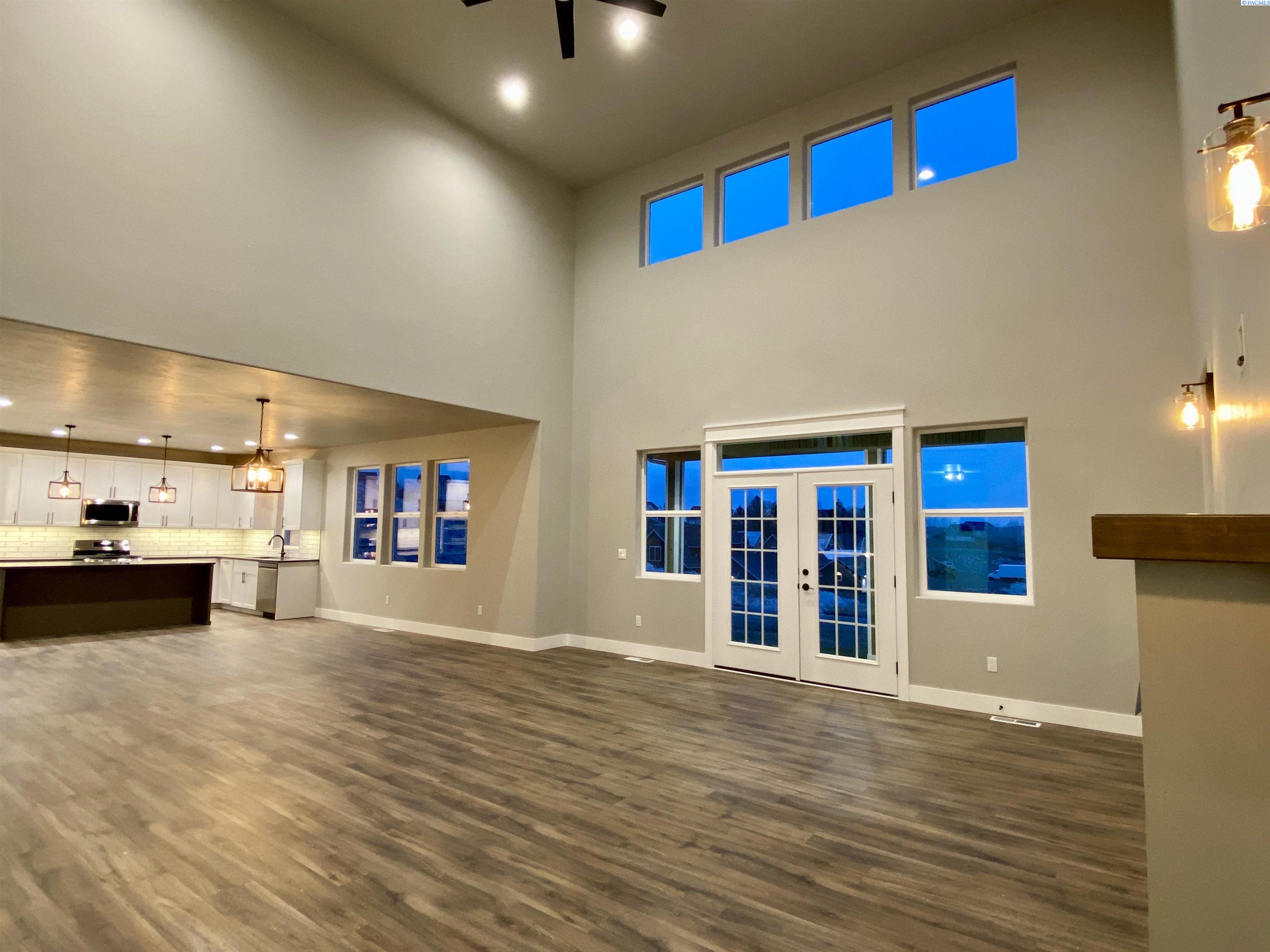 2085 NW Canyon View Dr