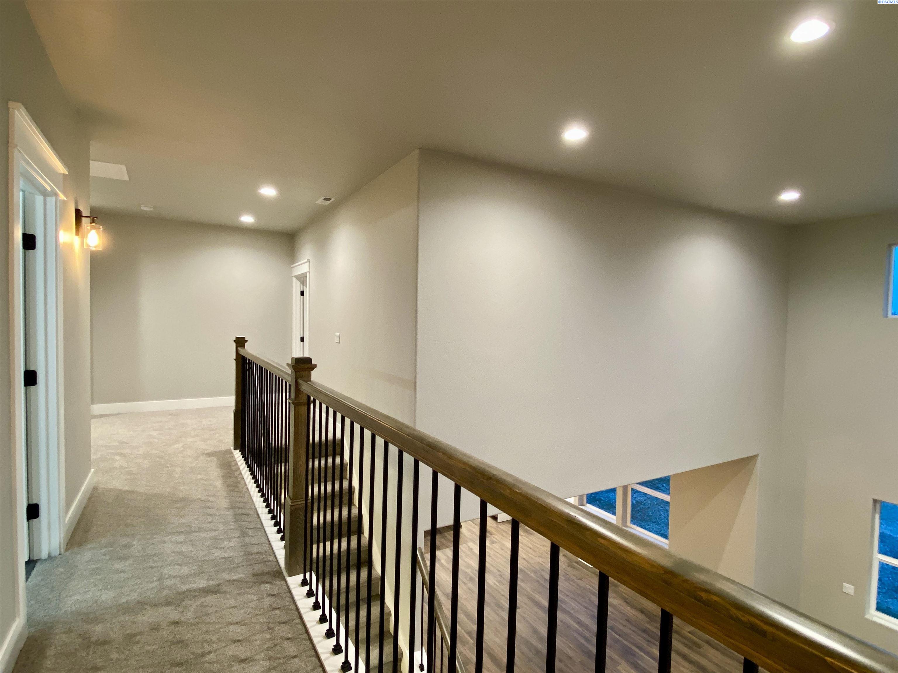 2085 NW Canyon View Dr