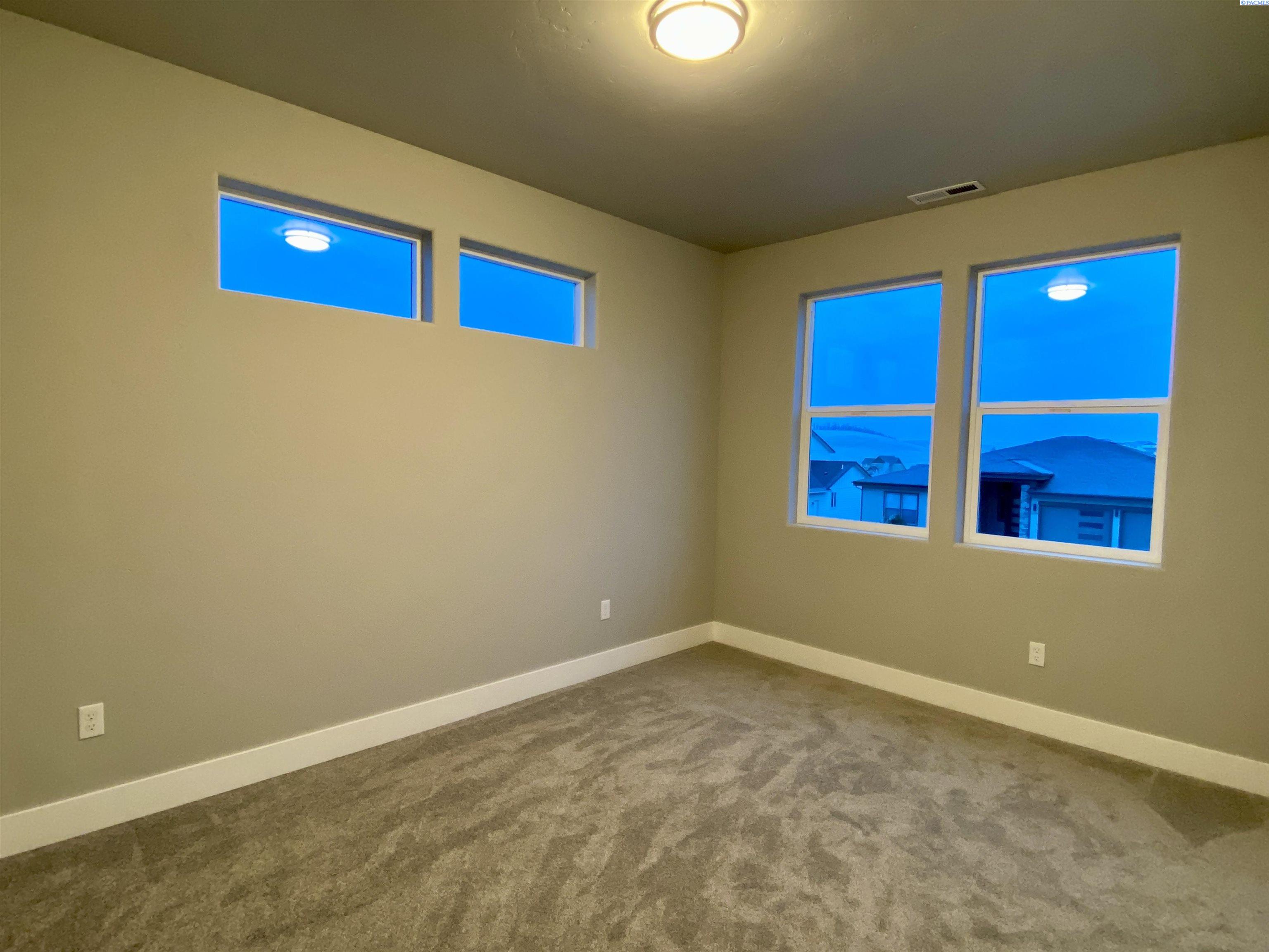 2085 NW Canyon View Dr