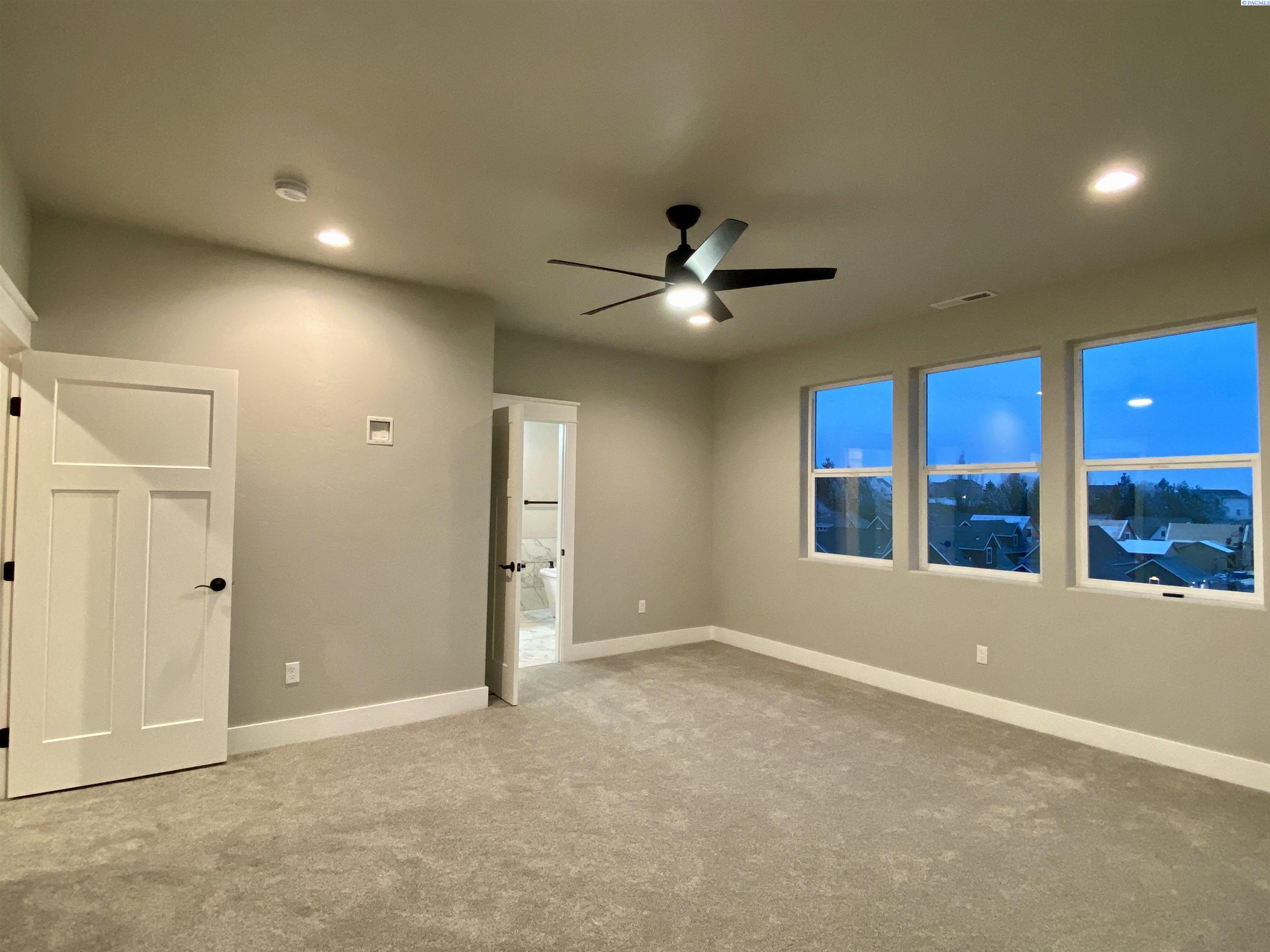 2085 NW Canyon View Dr