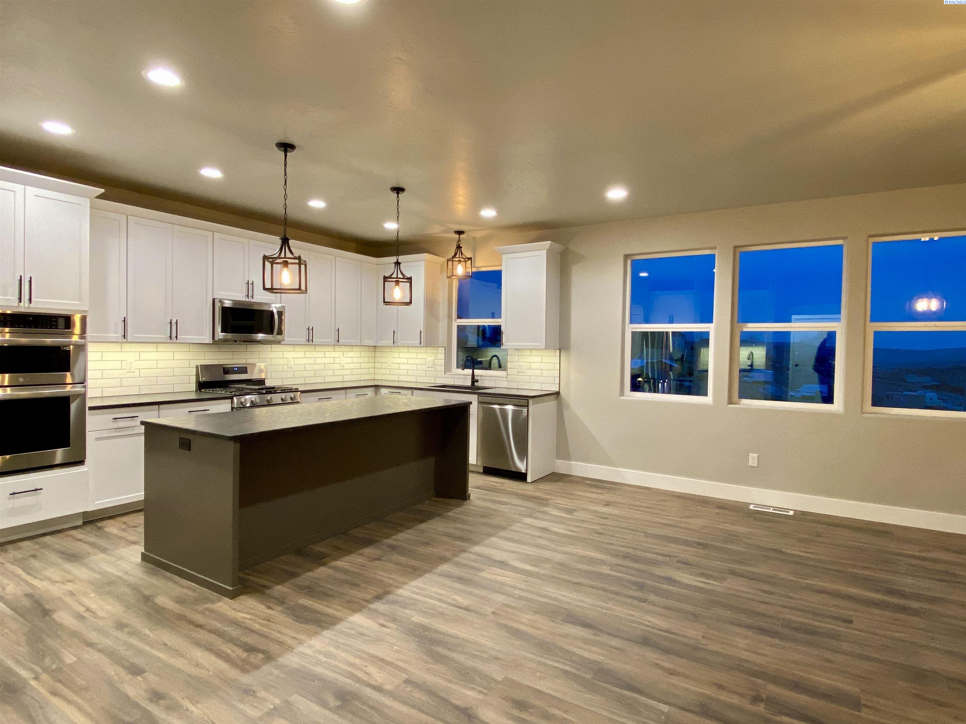 2085 NW Canyon View Dr