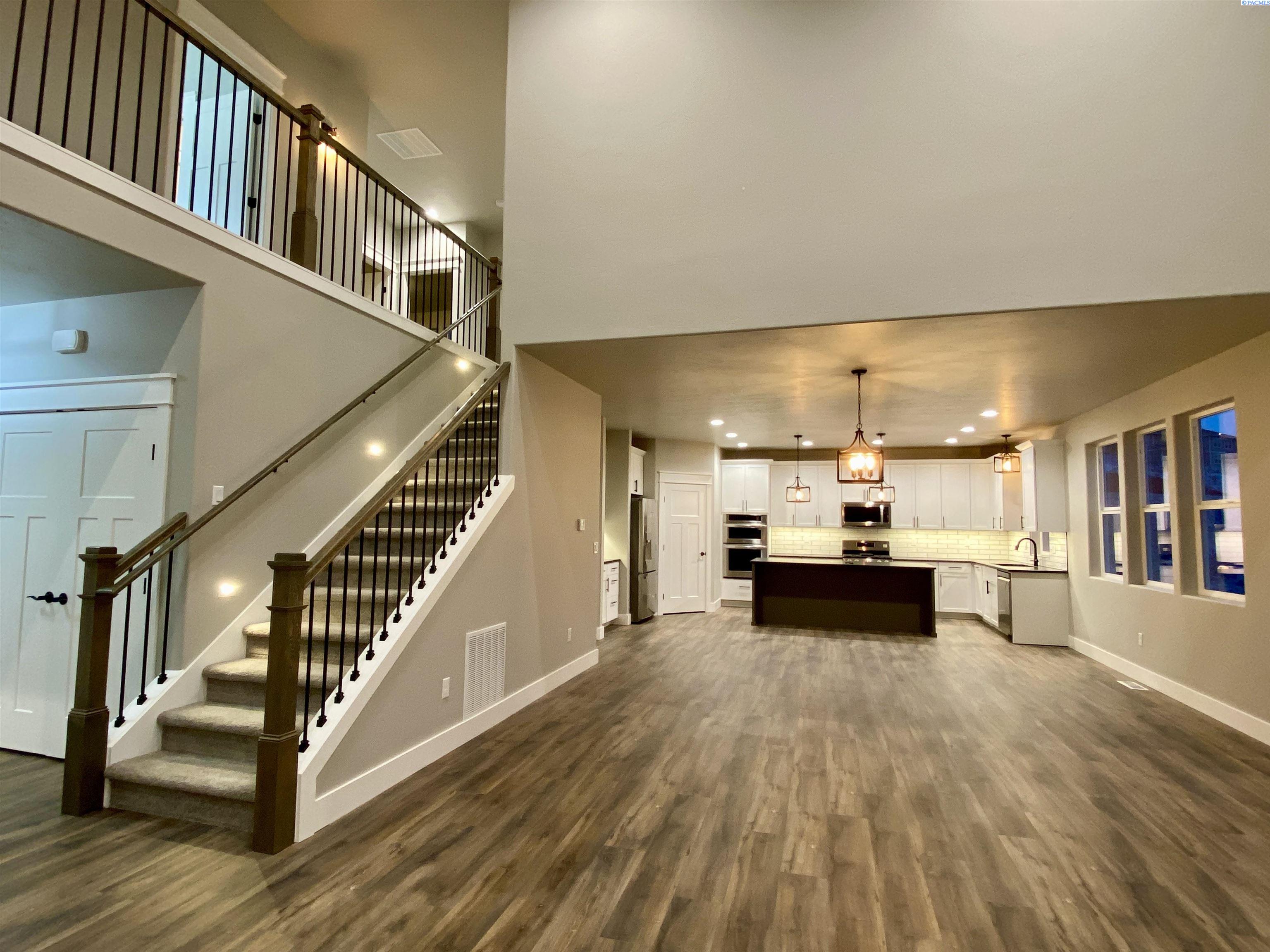 2085 NW Canyon View Dr