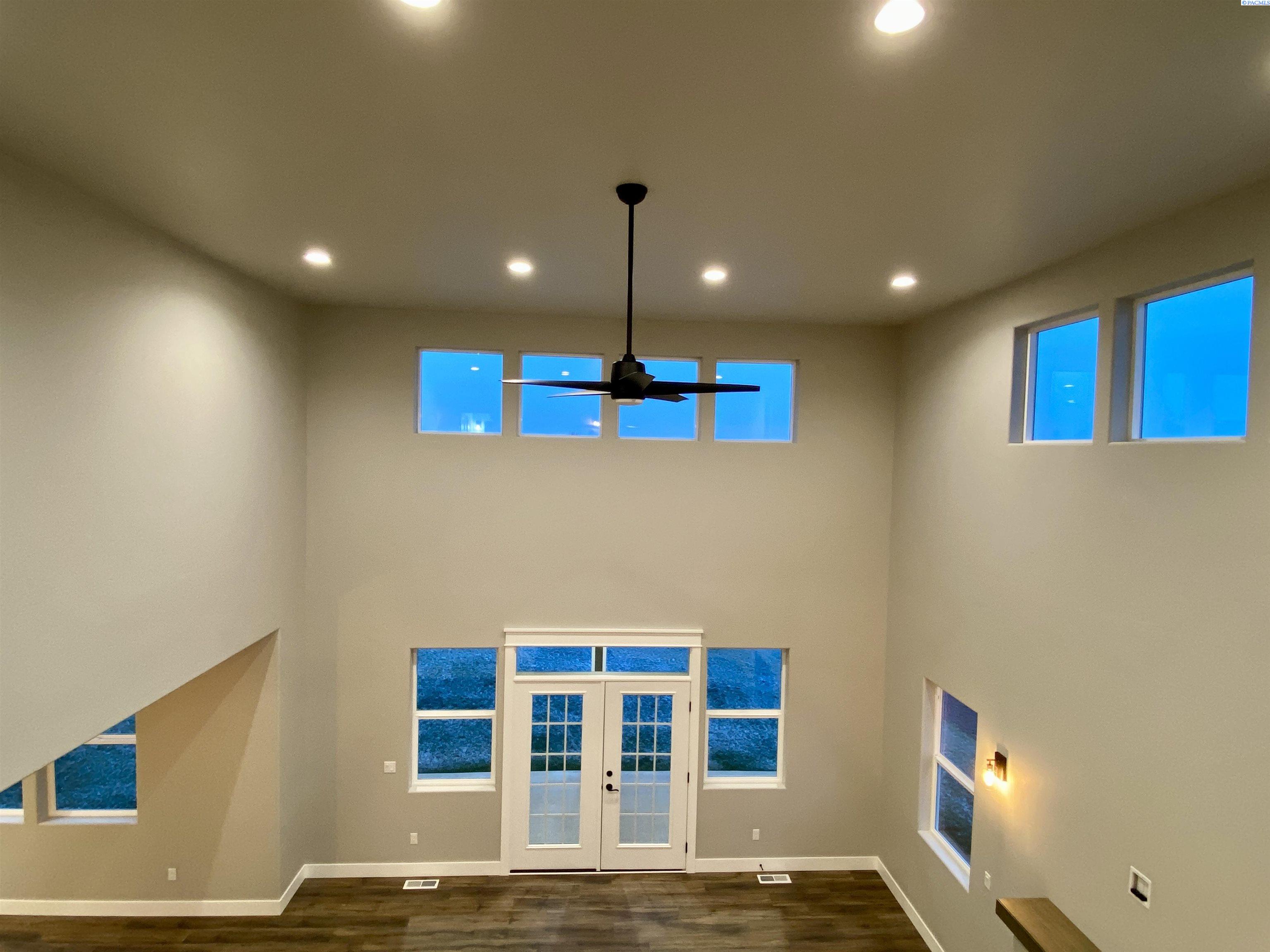 2085 NW Canyon View Dr