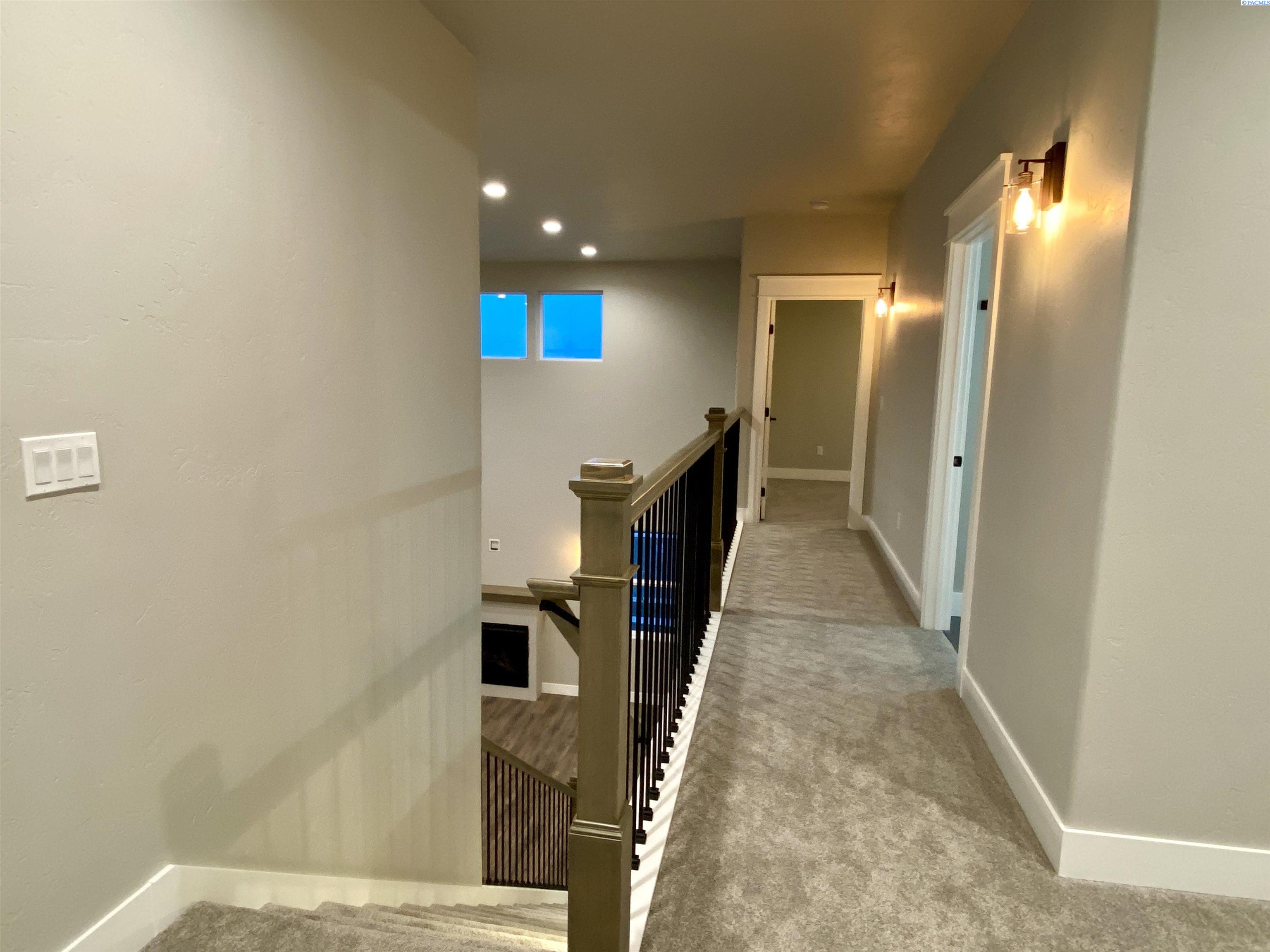 2085 NW Canyon View Dr