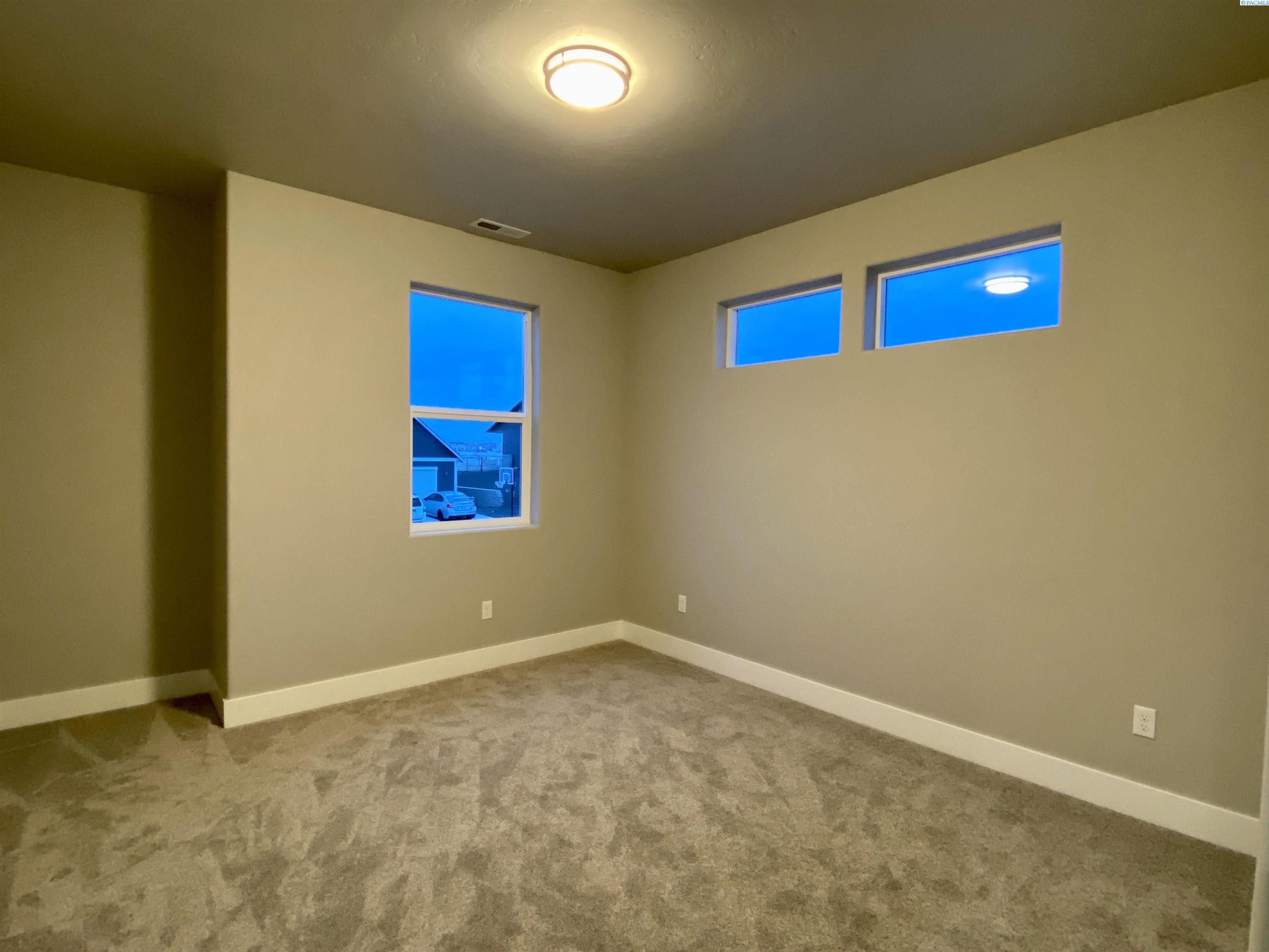 2085 NW Canyon View Dr