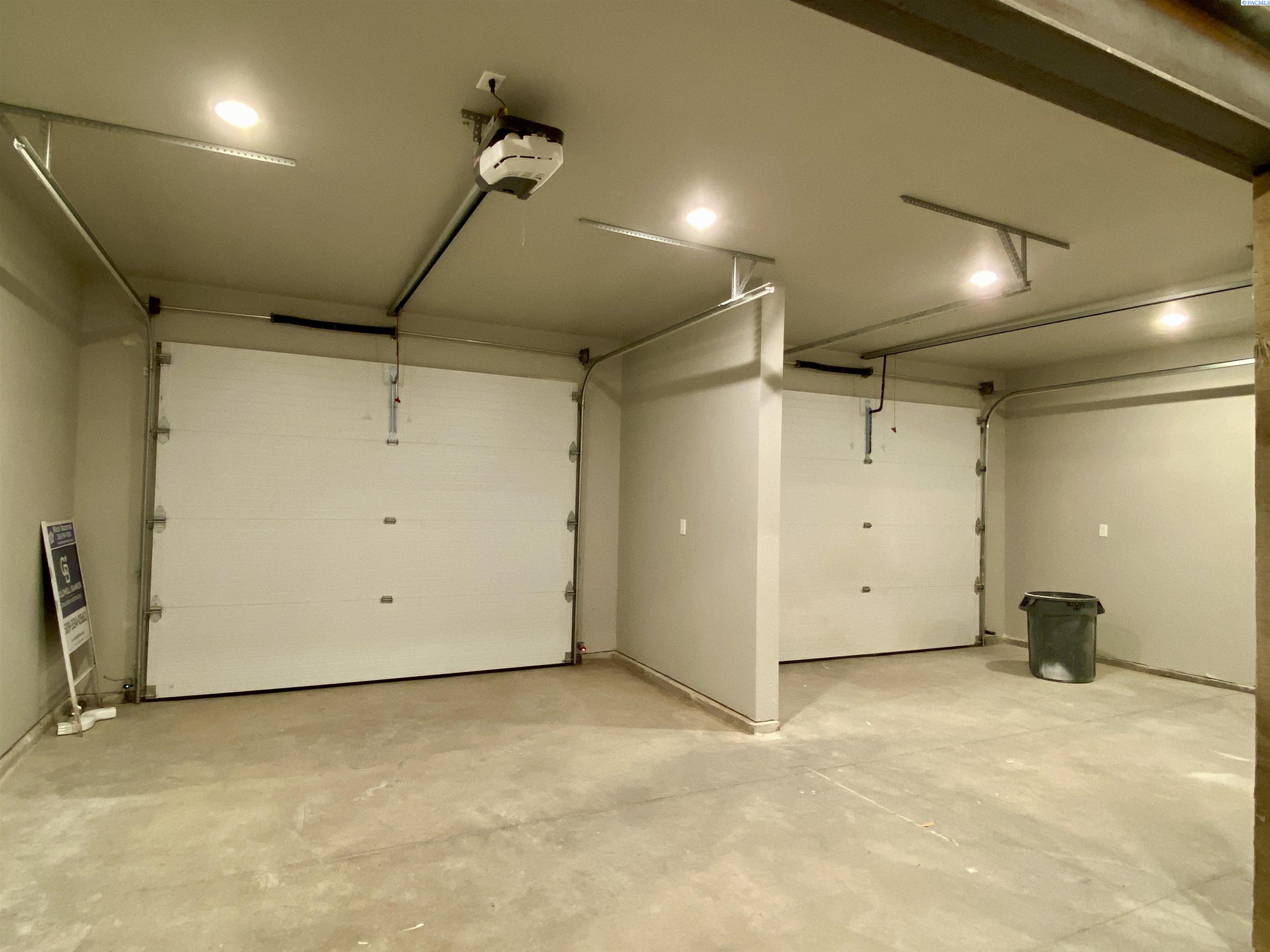 2085 NW Canyon View Dr