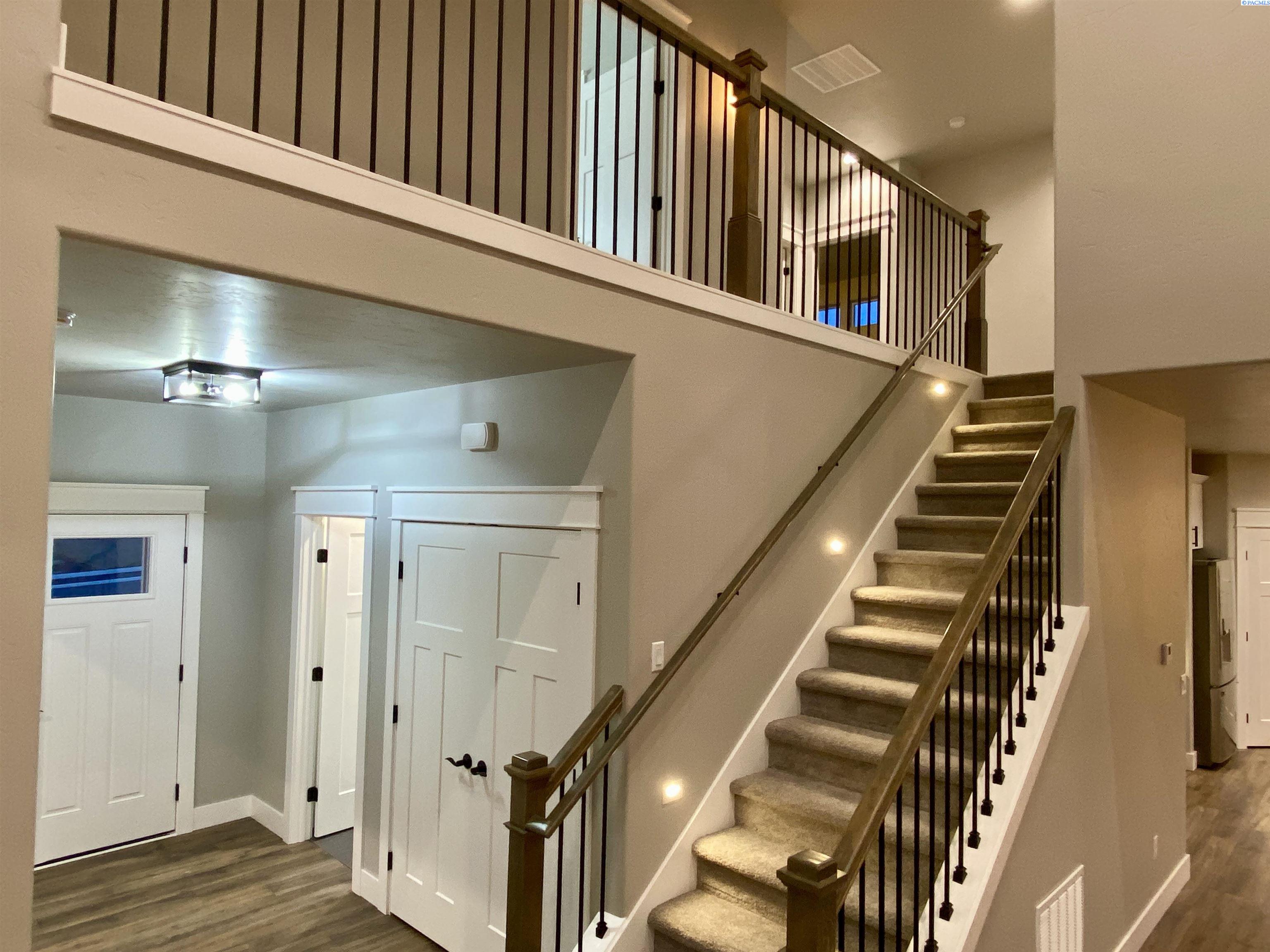 2085 NW Canyon View Dr