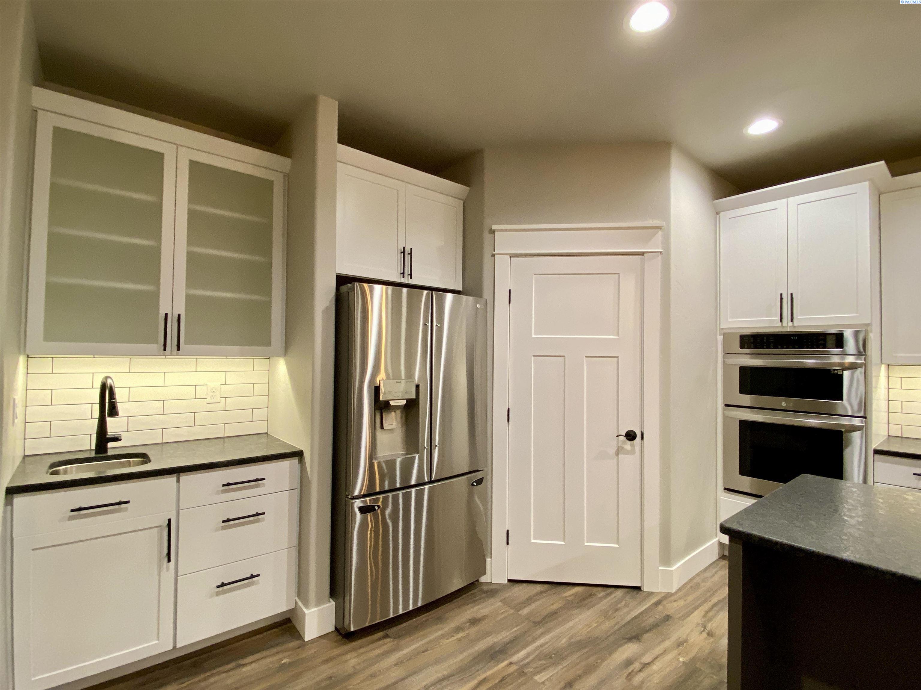 2085 NW Canyon View Dr