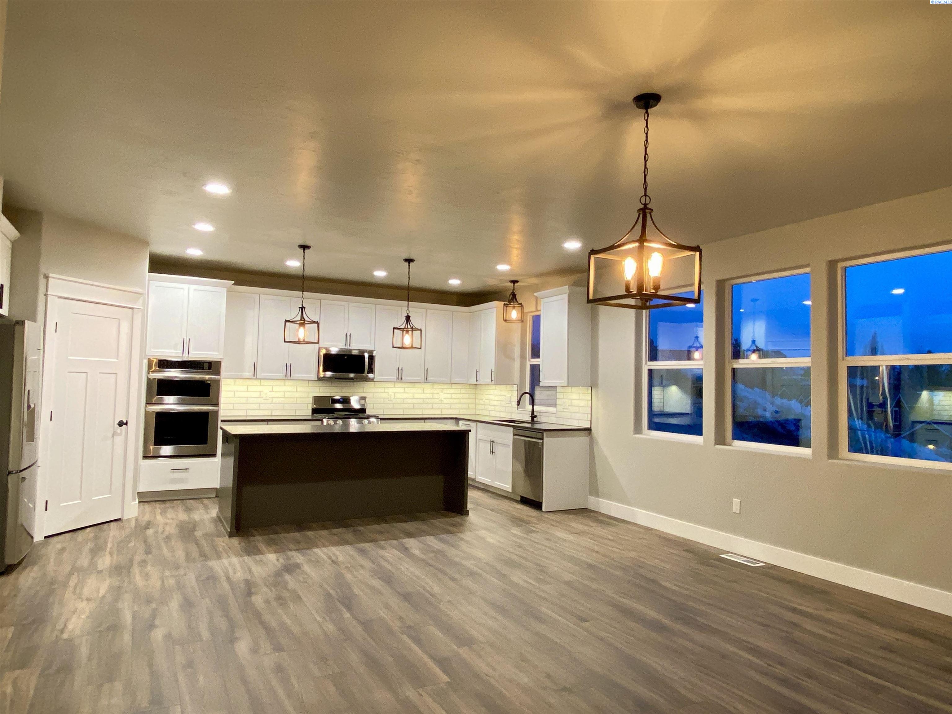 2085 NW Canyon View Dr