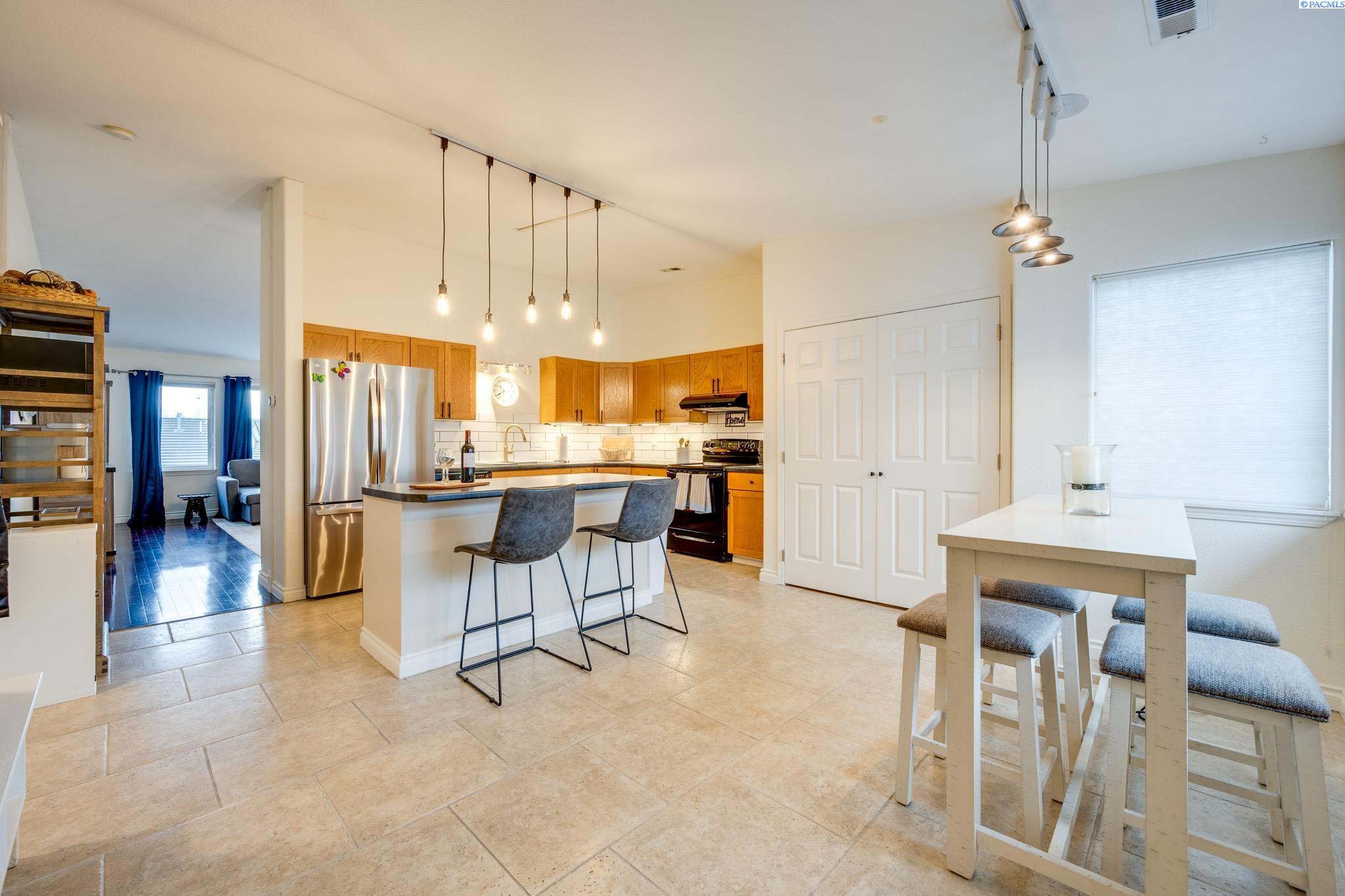 545 SE Quail Ridge Dr