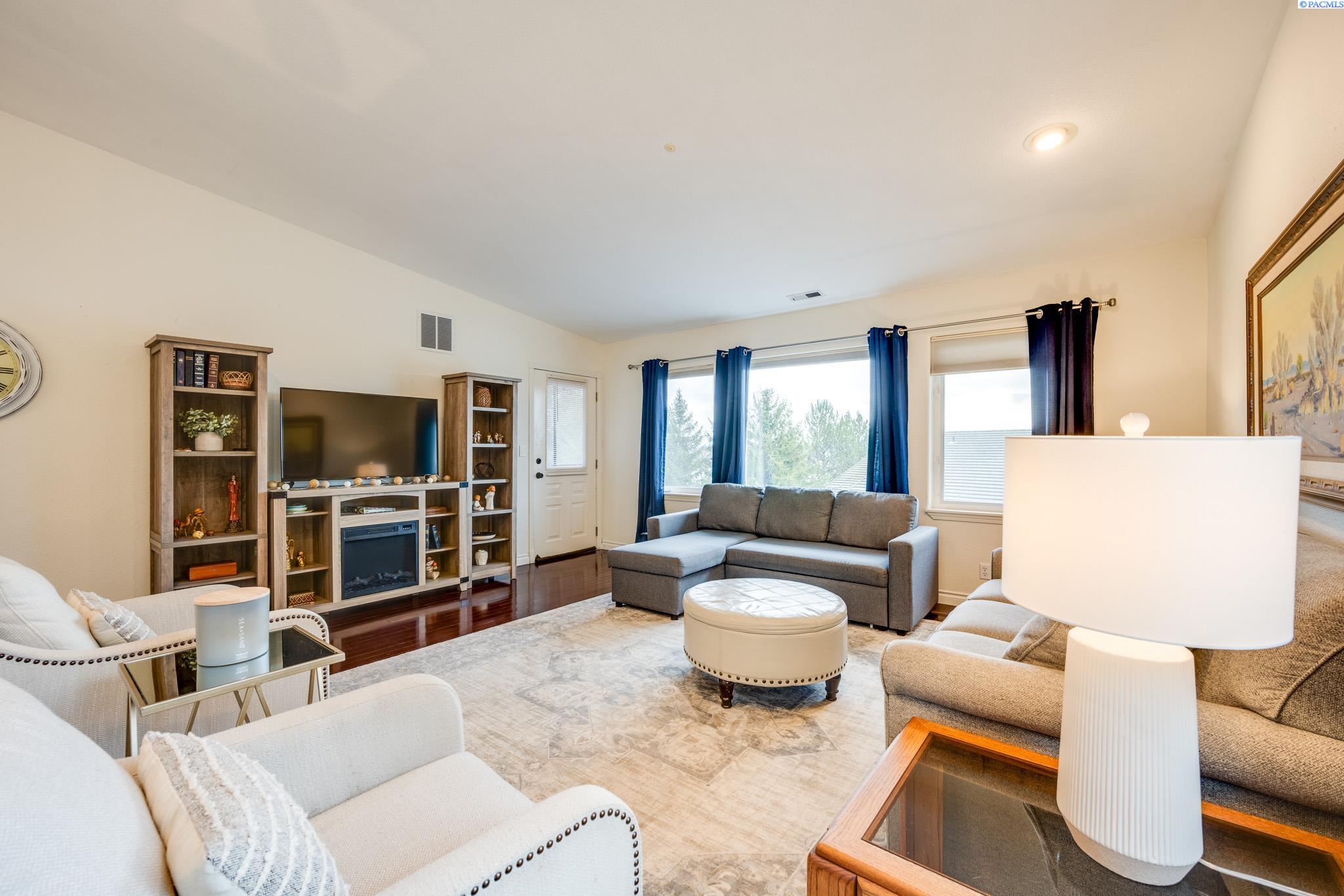 545 SE Quail Ridge Dr