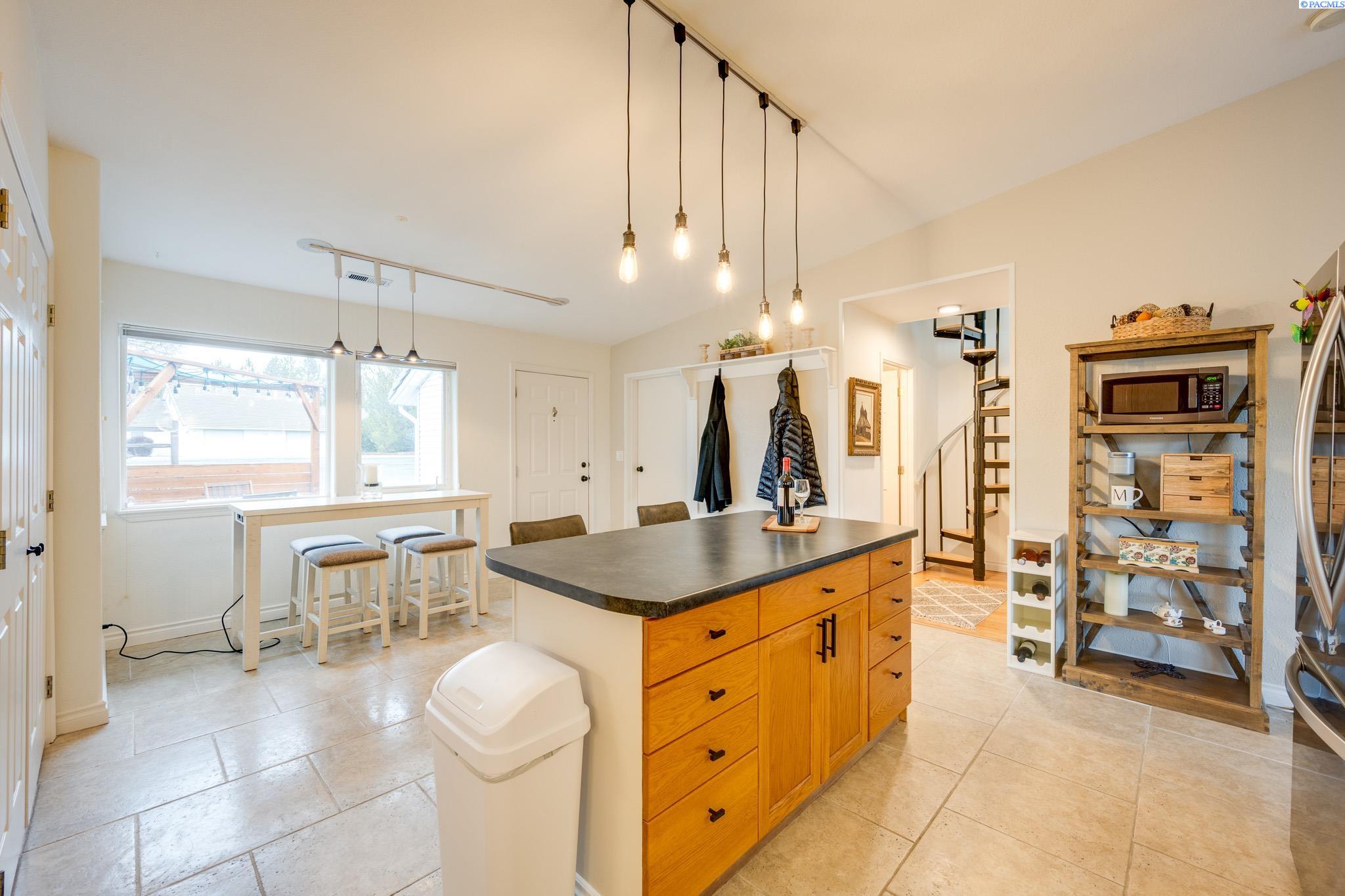 545 SE Quail Ridge Dr