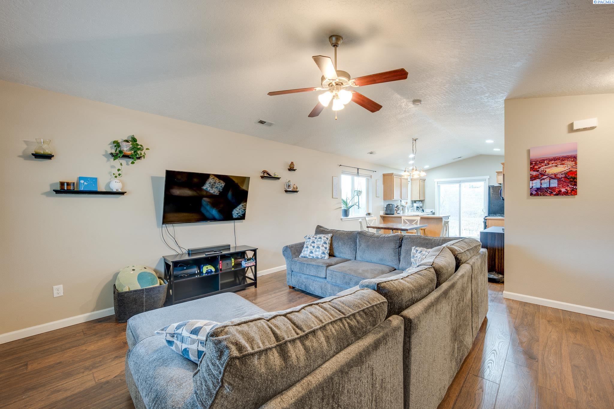 1400 SW Lost Trail Dr