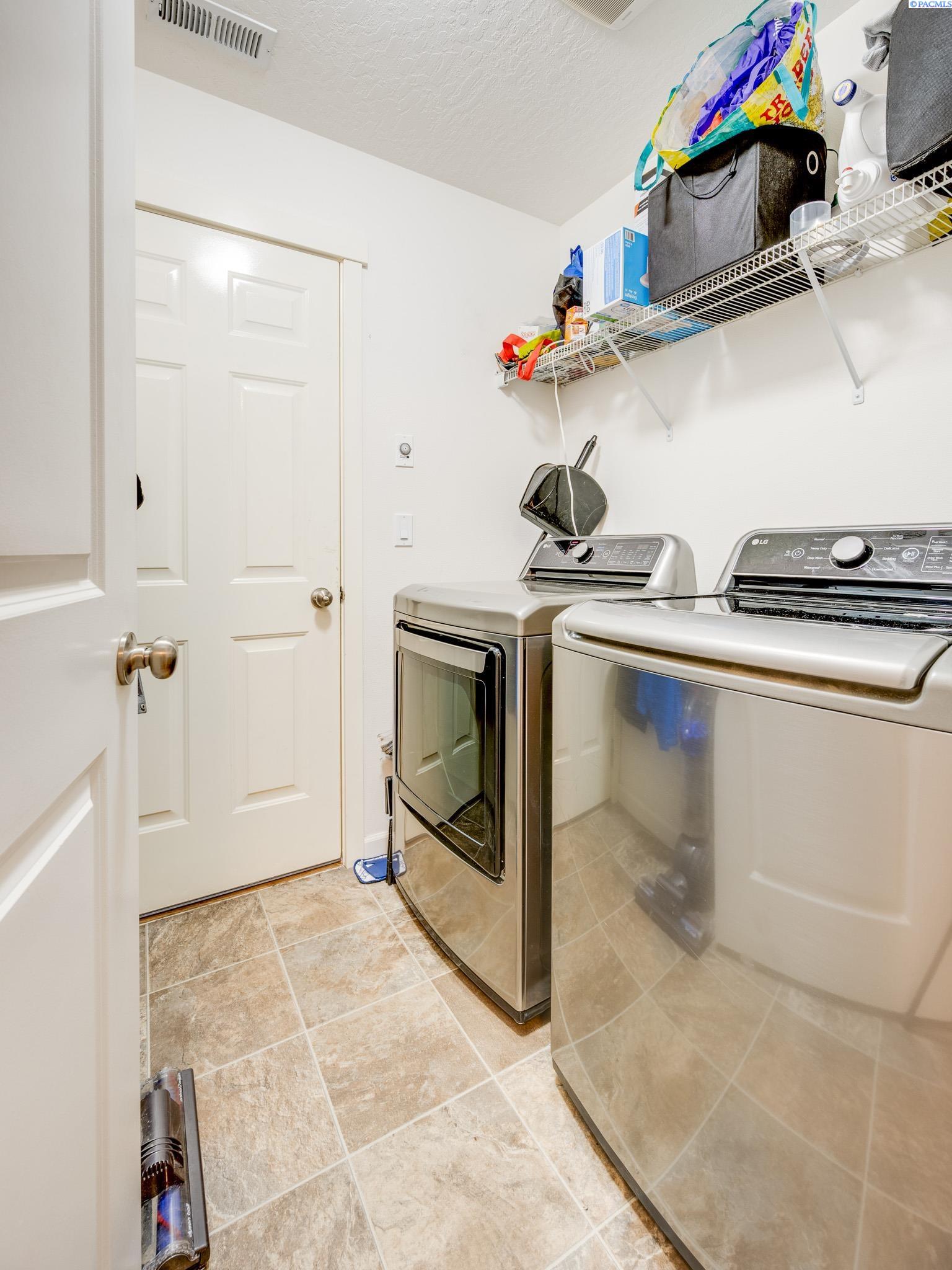 1400 SW Lost Trail Dr