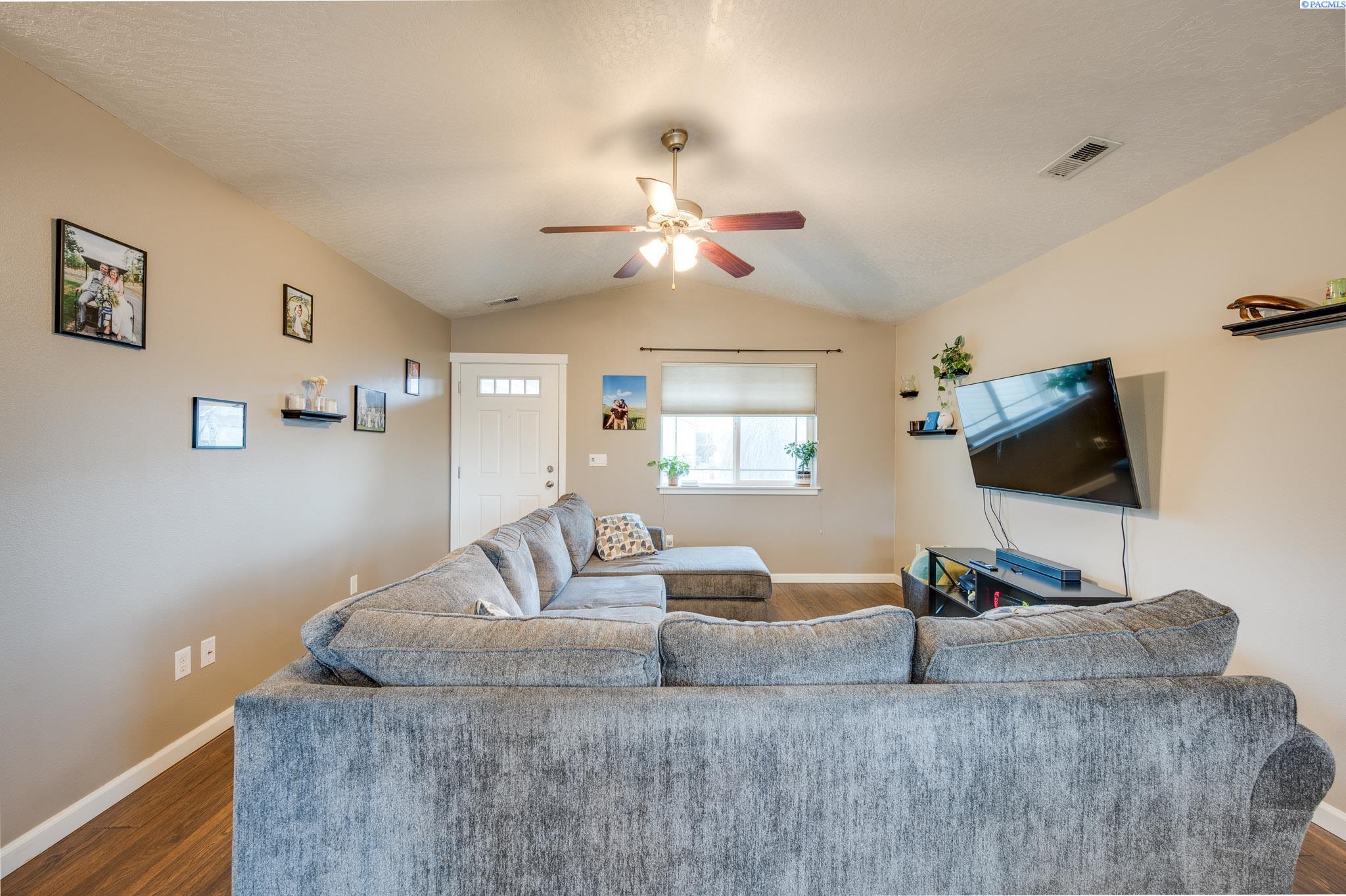 1400 SW Lost Trail Dr