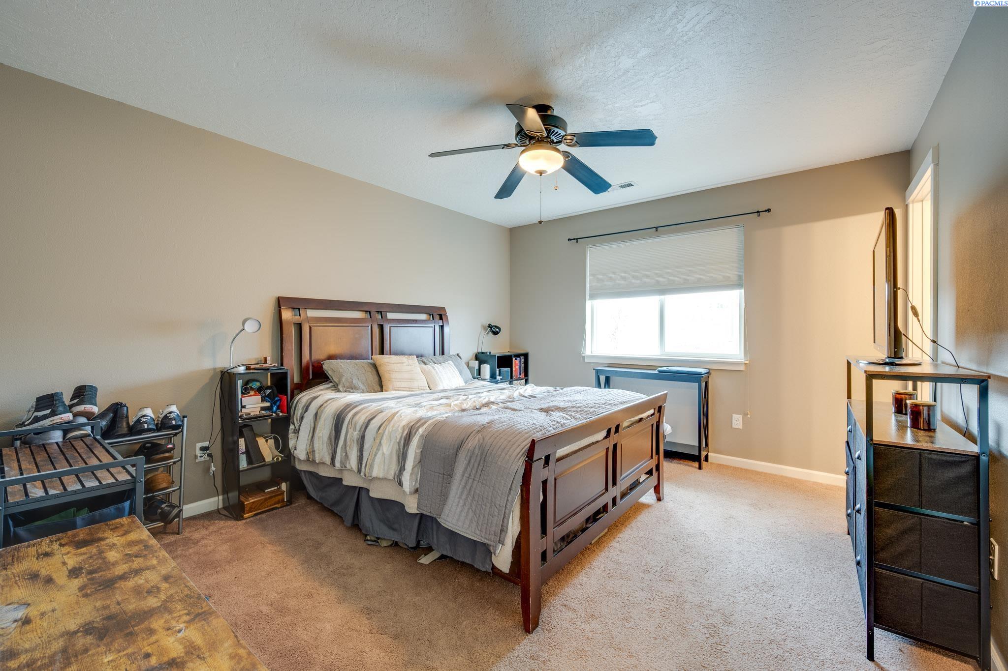 1400 SW Lost Trail Dr