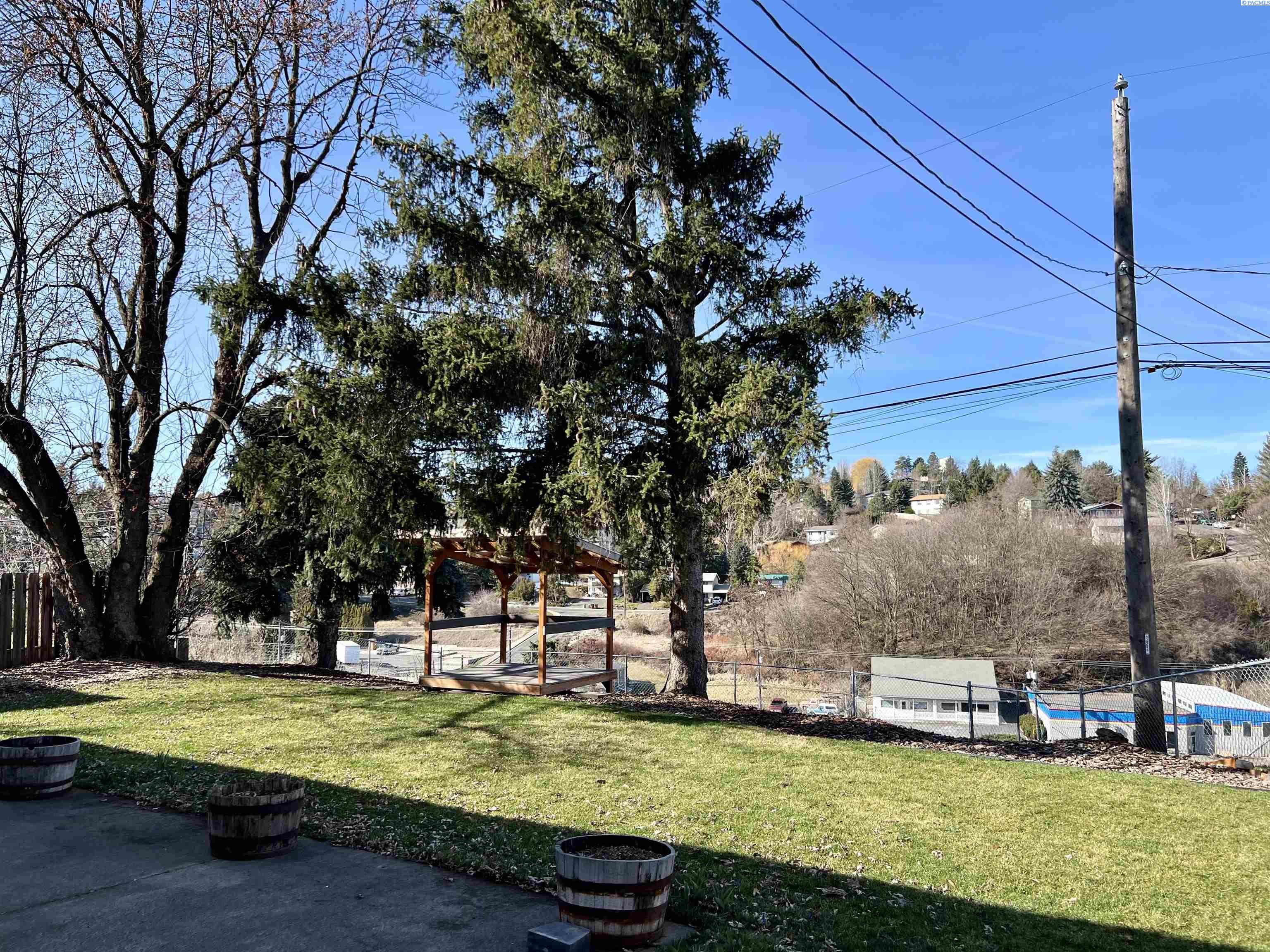 715 SE Taylor