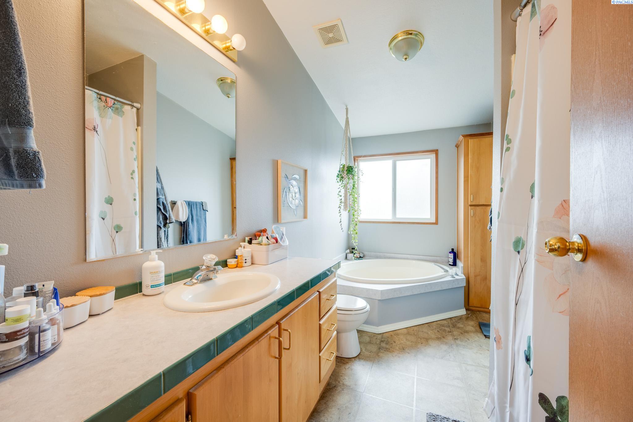 255 NW Golden Hills Dr. Unit: 42